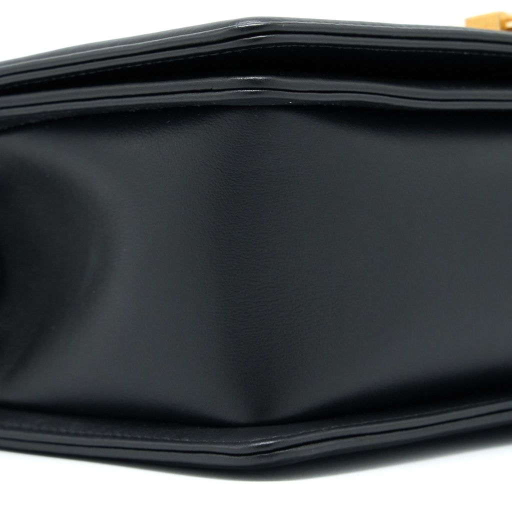 chanel-medium-boy-bag-calfskin-black-ghw-1
