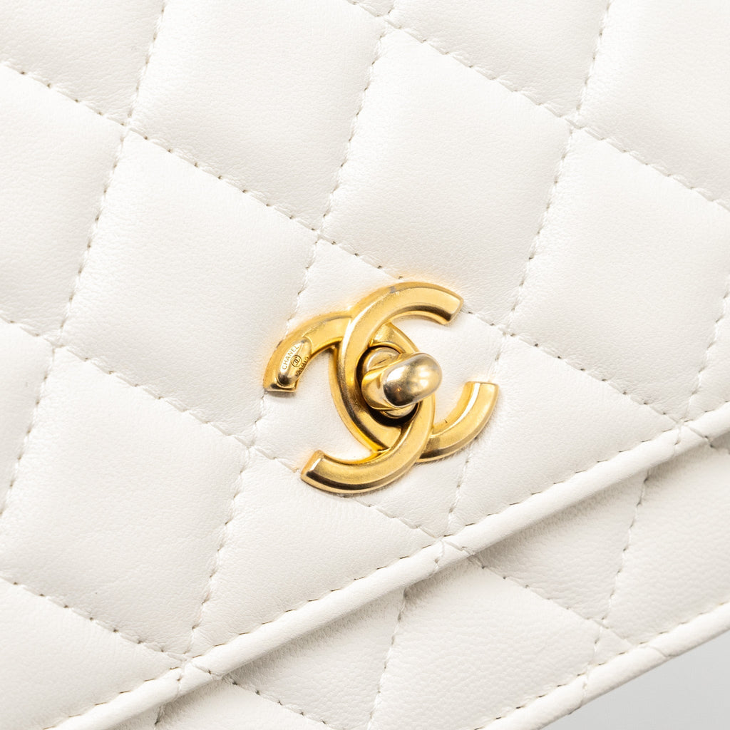 chanel-pearl-crush-wallet-on-chain-lambskin-white-ghw-microchip-4