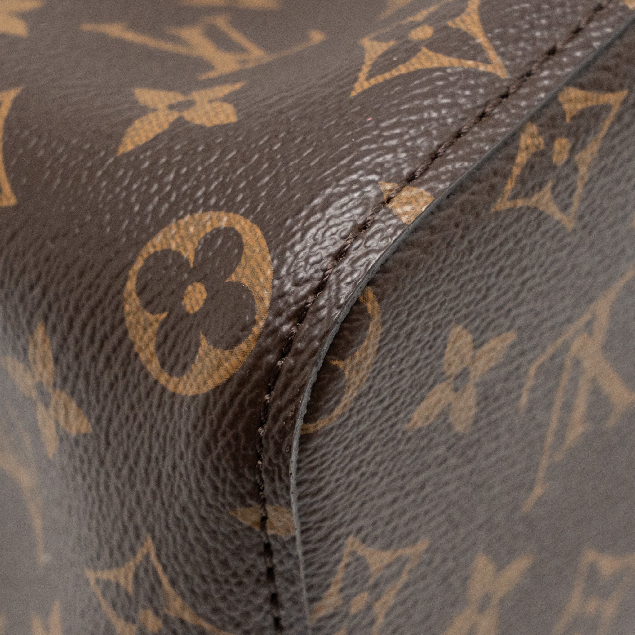 louis-vuitton-neo-noe-monogram-canvas-black-ghw-4