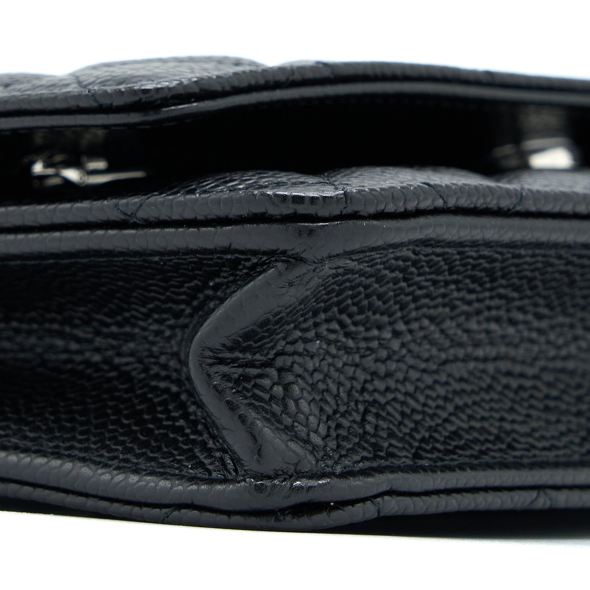 chanel-classic-wallet-on-chain-caviar-black-shwmicrochip
