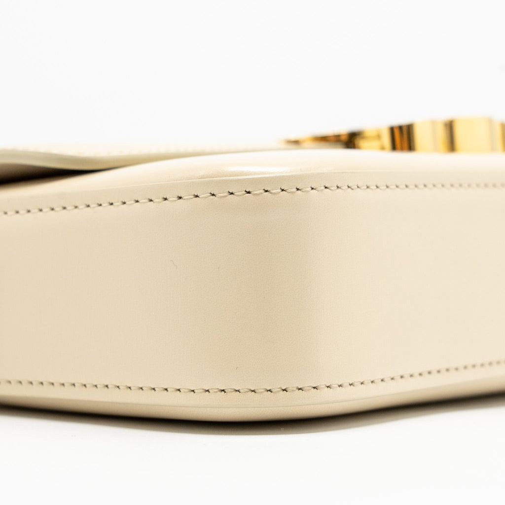 celine-triomphe-shouder-bag-shiny-calfskin-ivory-ghw