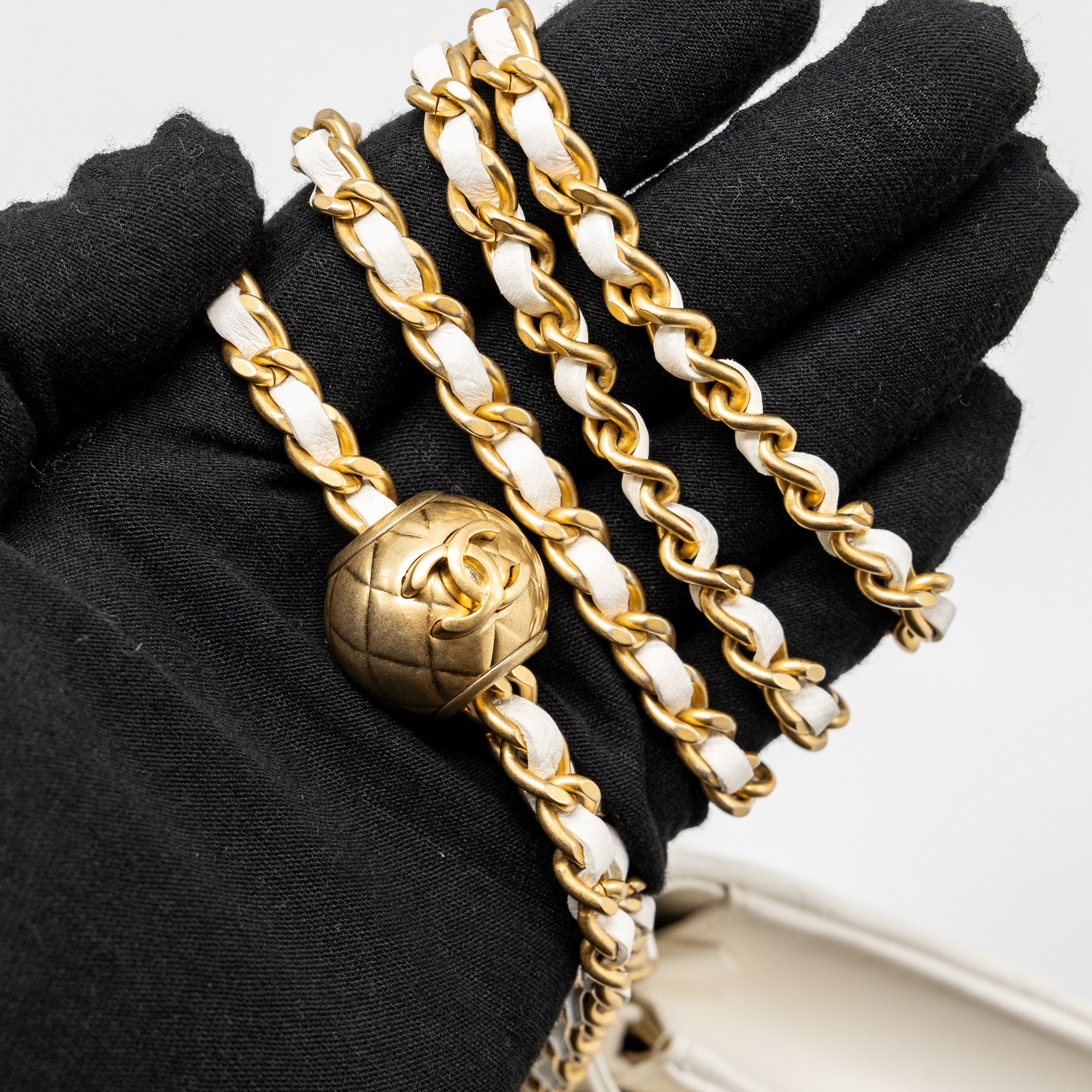 chanel-pearl-crush-wallet-on-chain-lambskin-white-ghw-microchip-4