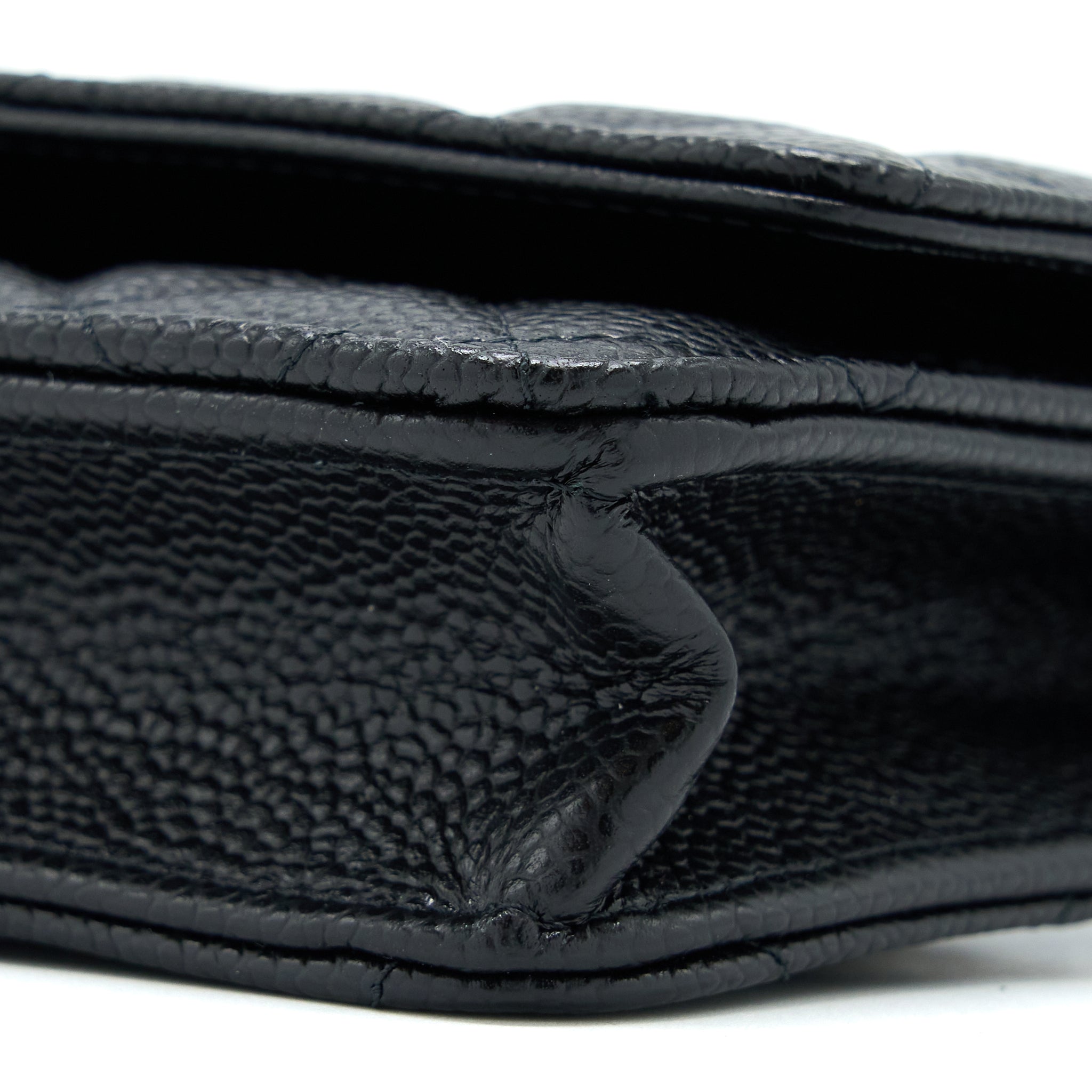 chanel-classic-wallet-on-chain-caviar-black-shwmicrochip
