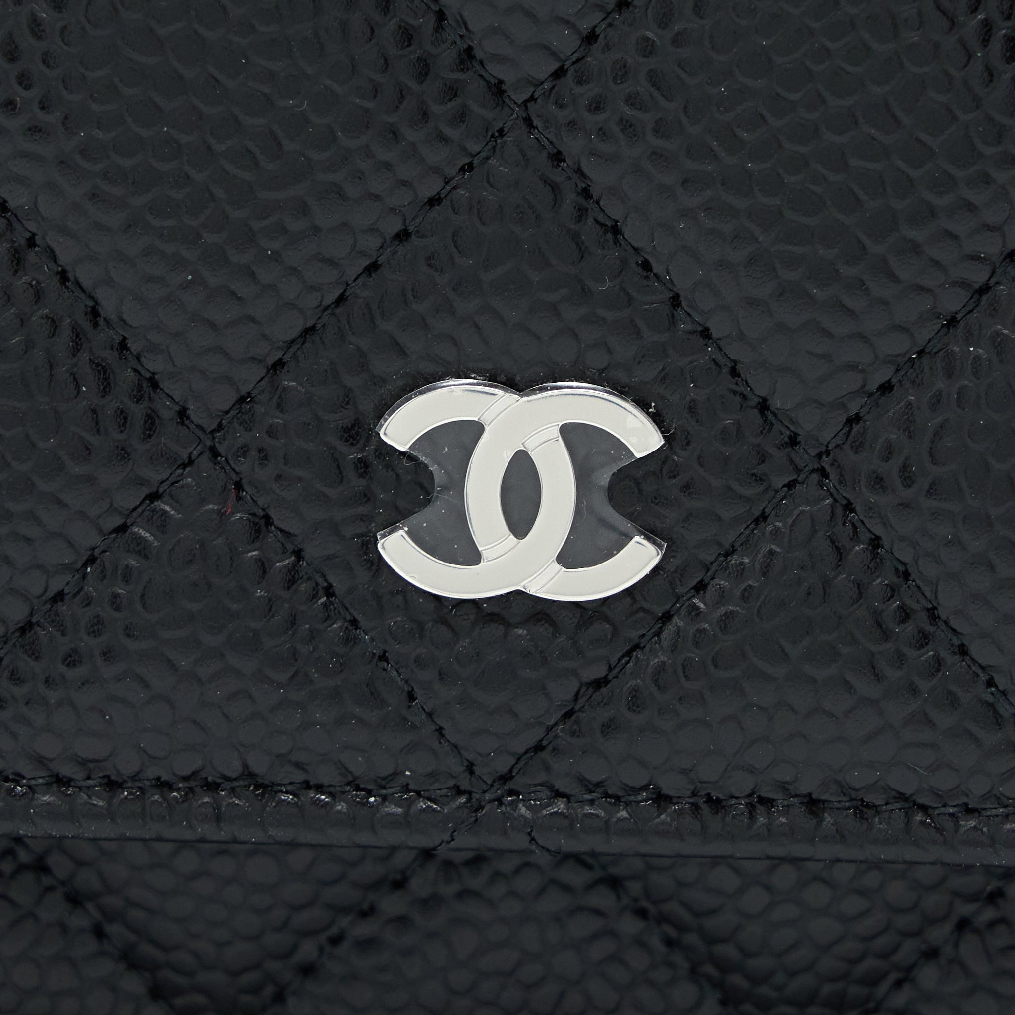 chanel-classic-wallet-on-chain-caviar-black-shwmicrochip