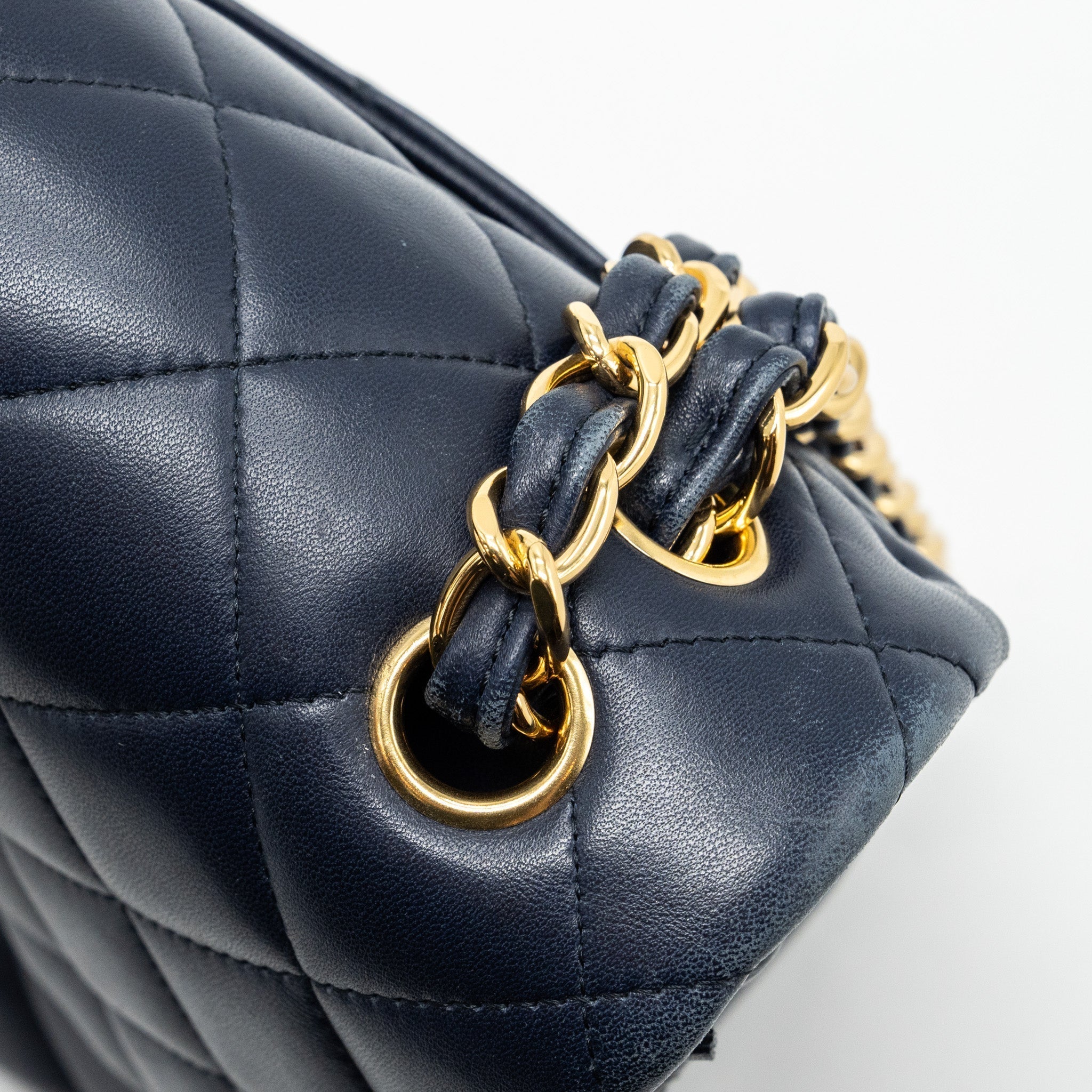chanel-jumbo-classic-double-flap-lambskin-navy-ghw