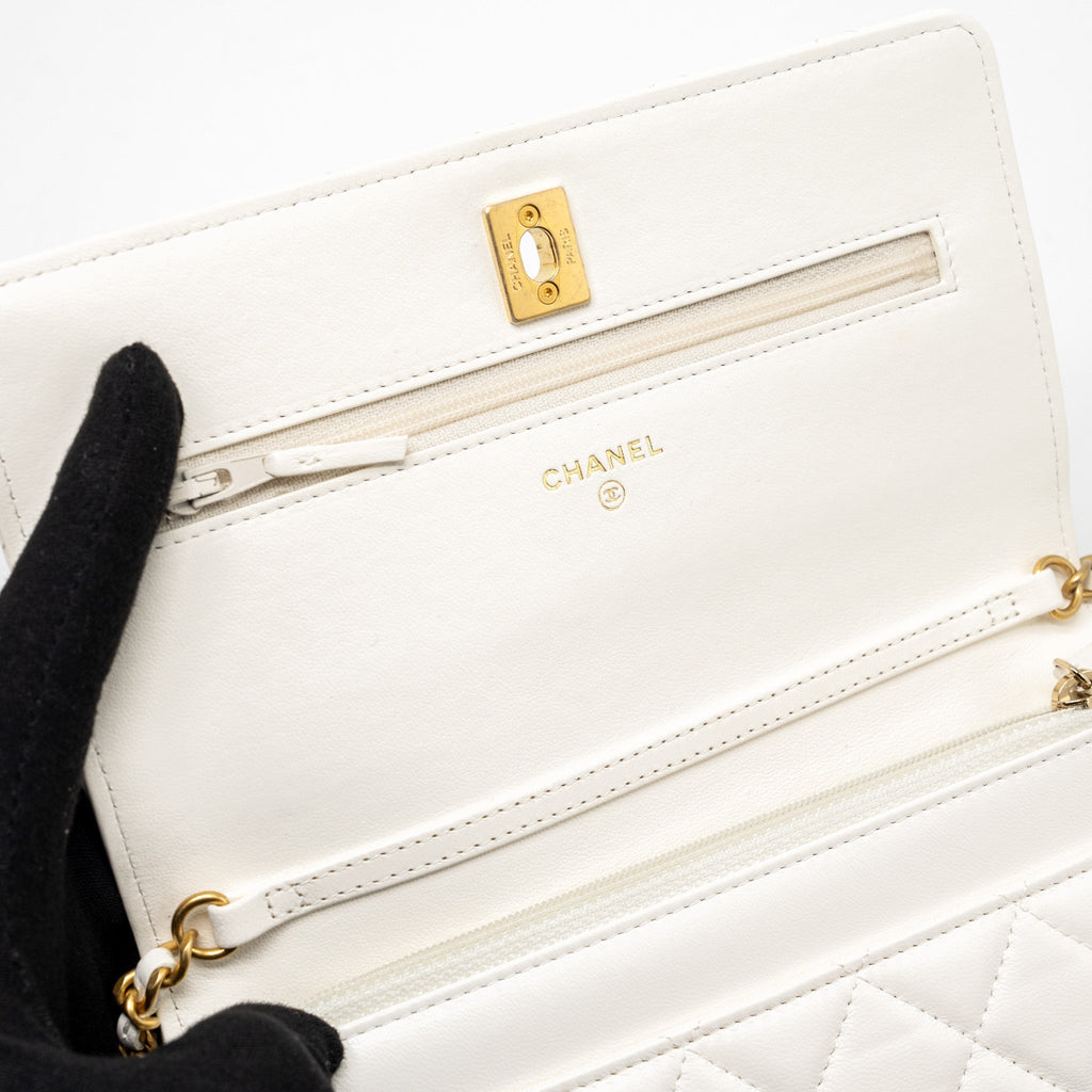 chanel-pearl-crush-wallet-on-chain-lambskin-white-ghw-microchip-4