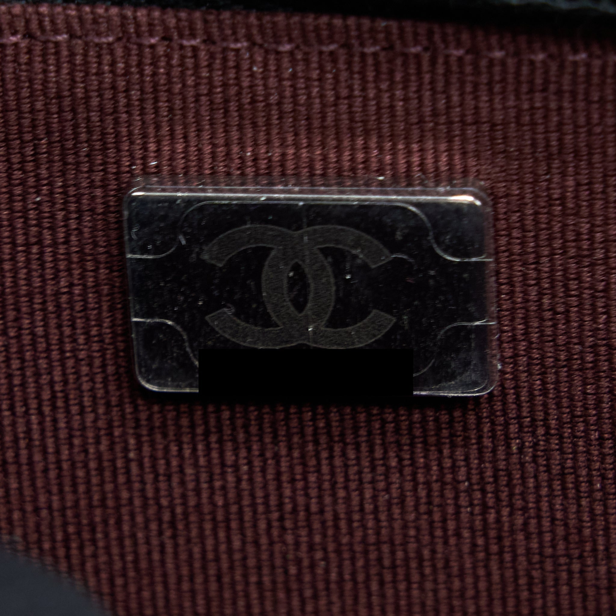chanel-classic-wallet-on-chain-caviar-black-shwmicrochip