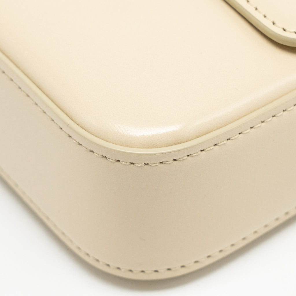celine-triomphe-shouder-bag-shiny-calfskin-ivory-ghw