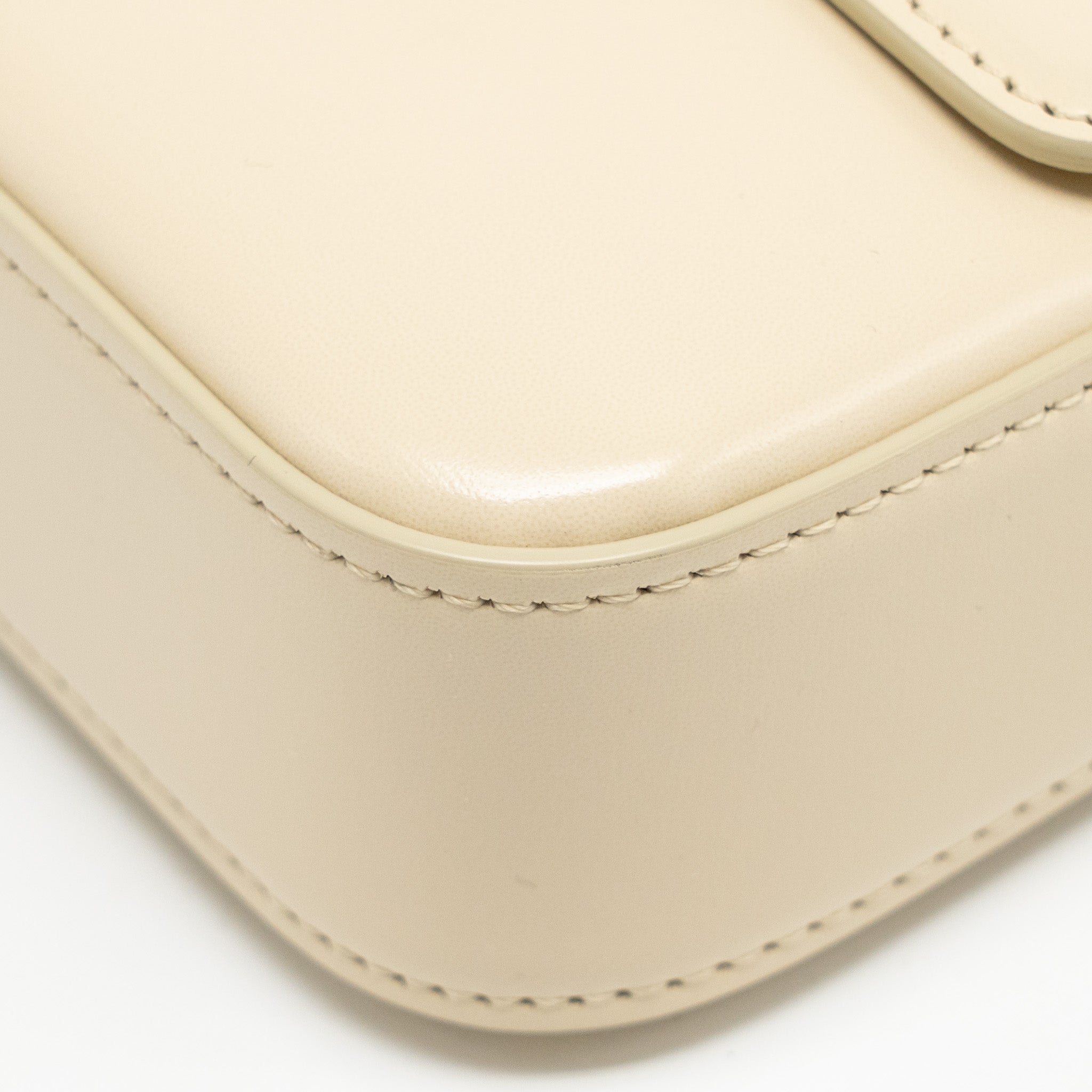 celine-triomphe-shouder-bag-shiny-calfskin-ivory-ghw