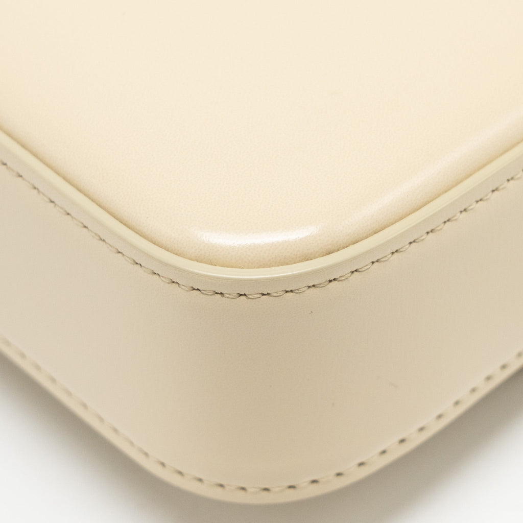 celine-triomphe-shouder-bag-shiny-calfskin-ivory-ghw