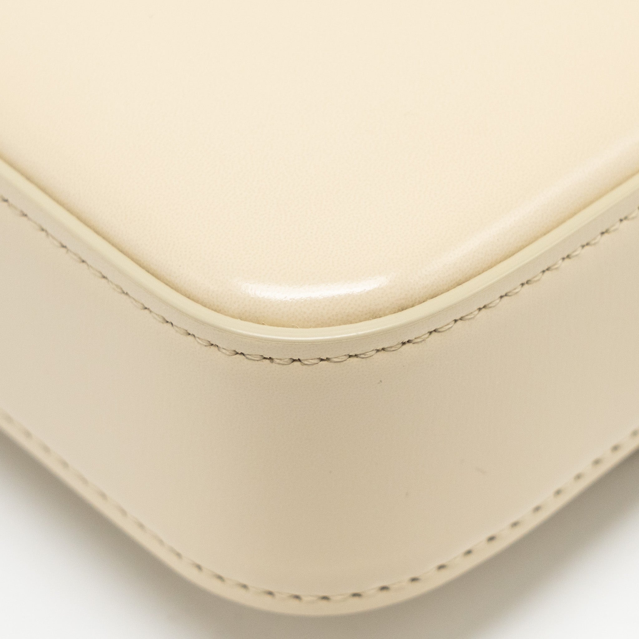 celine-triomphe-shouder-bag-shiny-calfskin-ivory-ghw