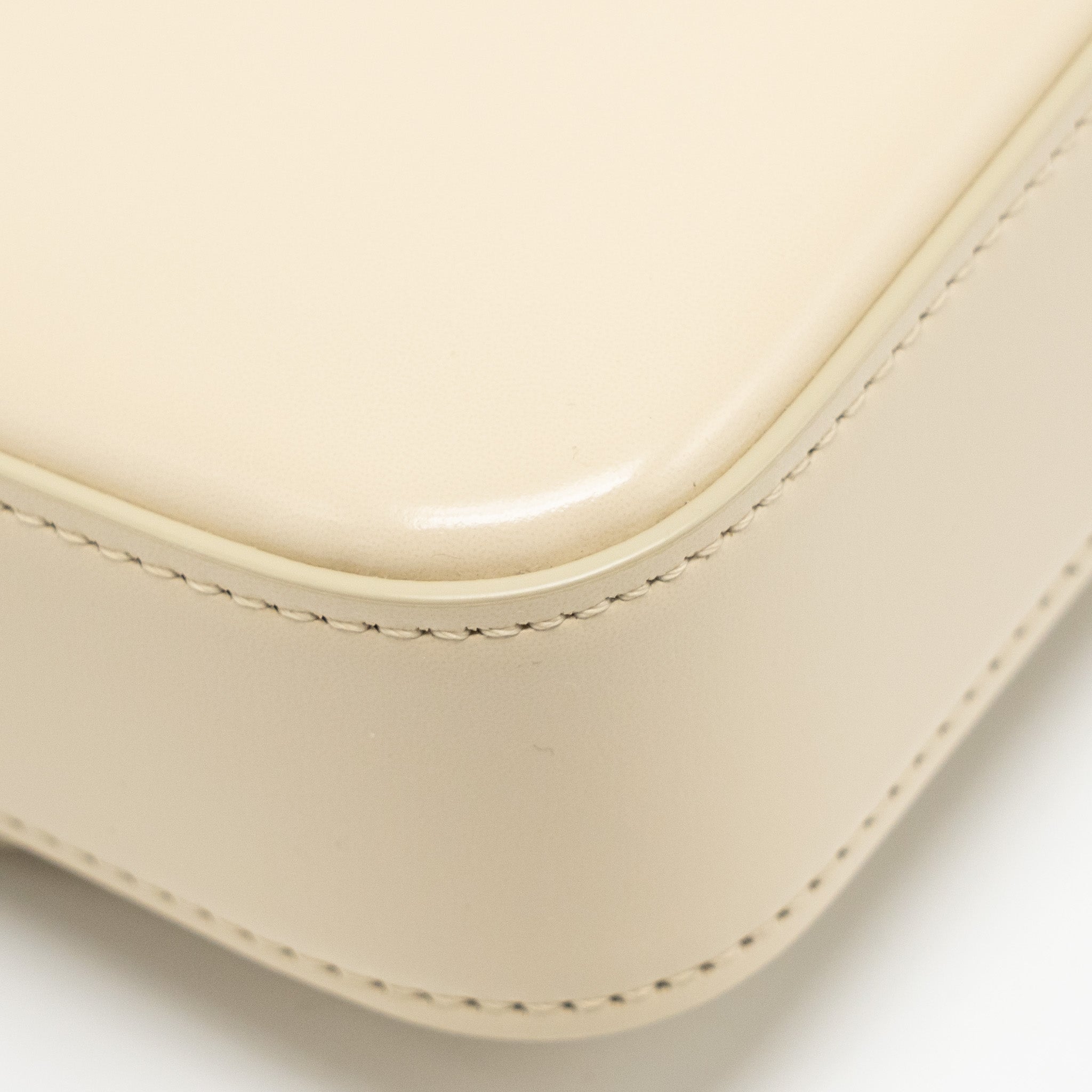 celine-triomphe-shouder-bag-shiny-calfskin-ivory-ghw