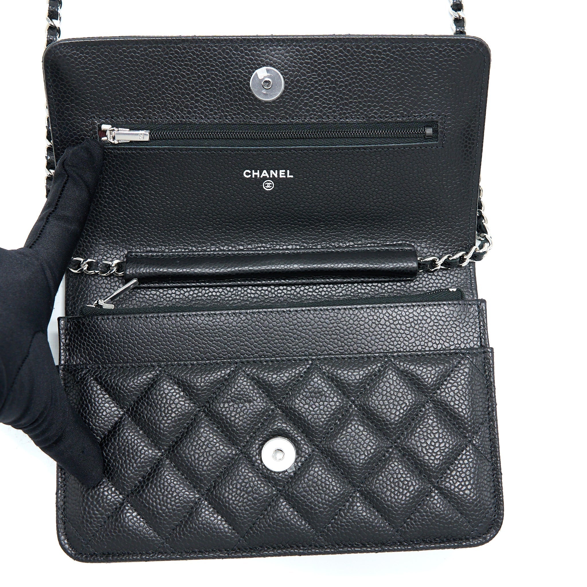 chanel-classic-wallet-on-chain-caviar-black-shwmicrochip