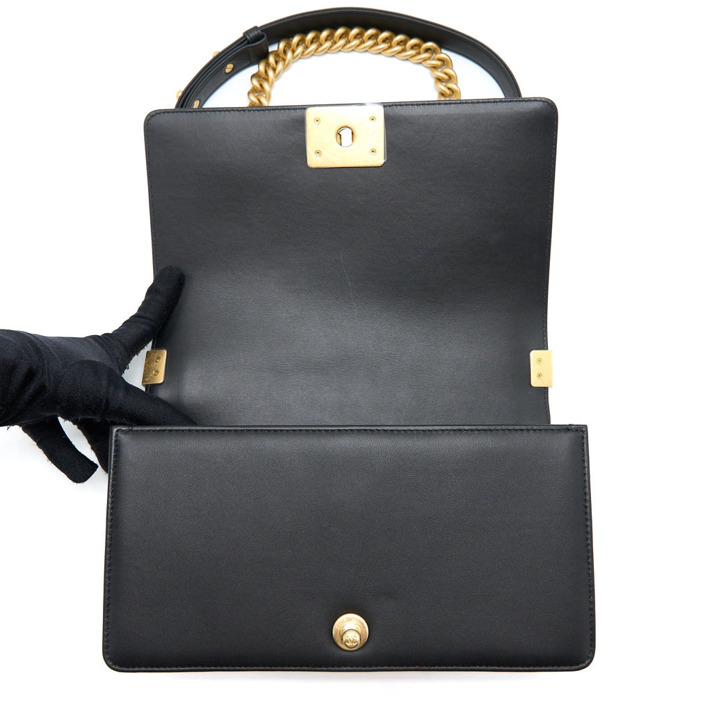 chanel-medium-boy-bag-calfskin-black-ghw-1