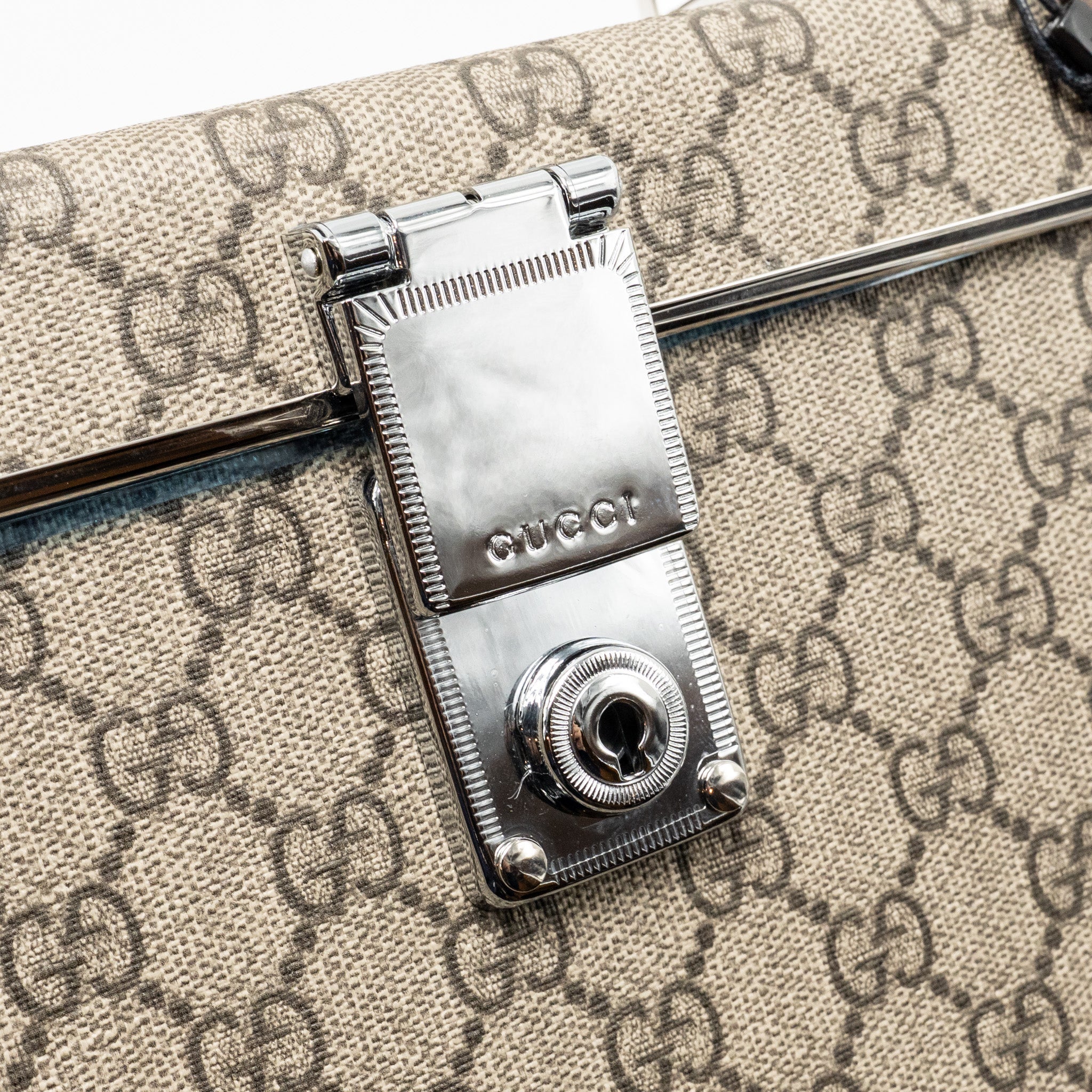 gucci-globe-trotter-gg-beauty-case-canvas-brown-shw