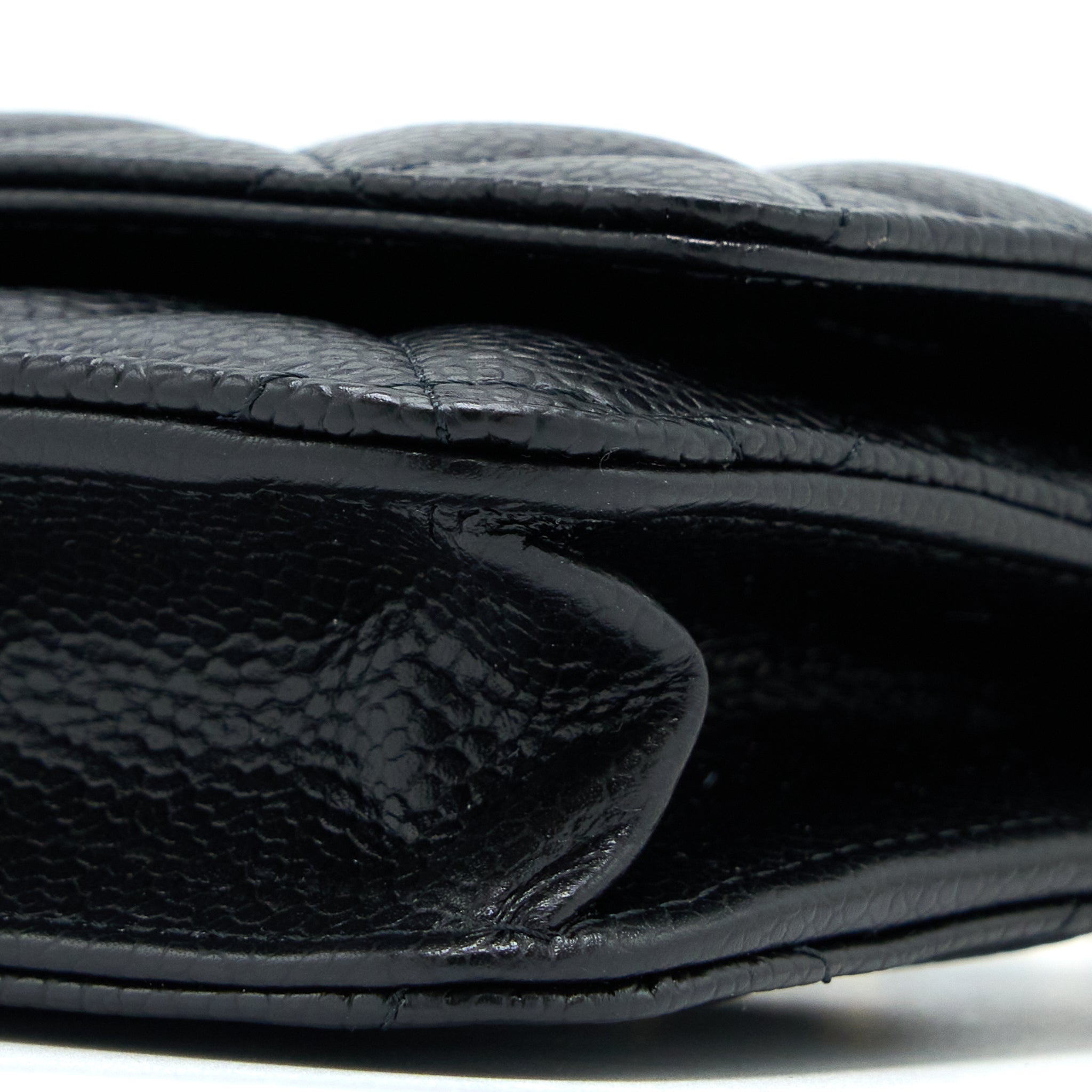 chanel-classic-wallet-on-chain-caviar-black-ghwmicrochip