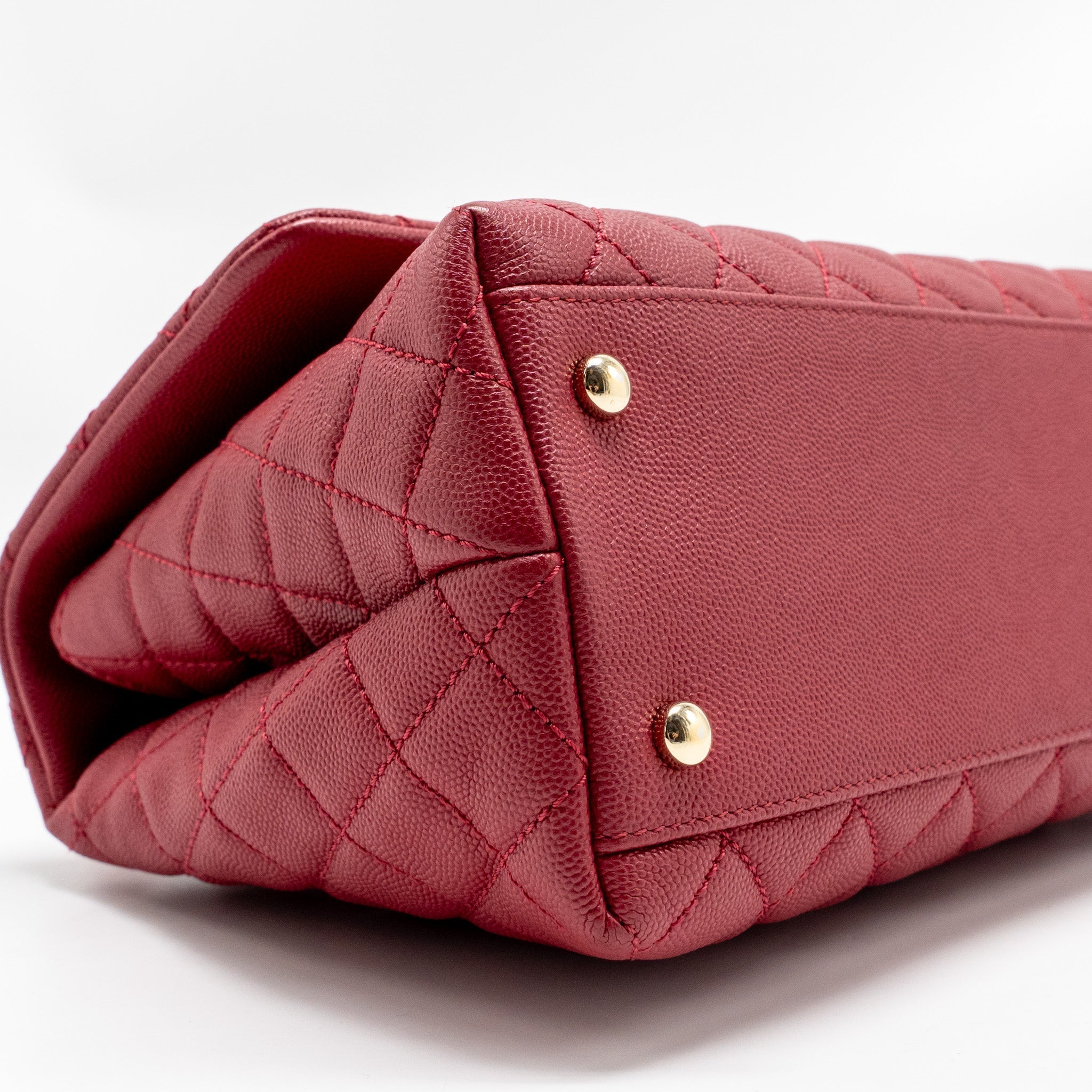 chanel-medium-coco-handle-caviar-red-ghw