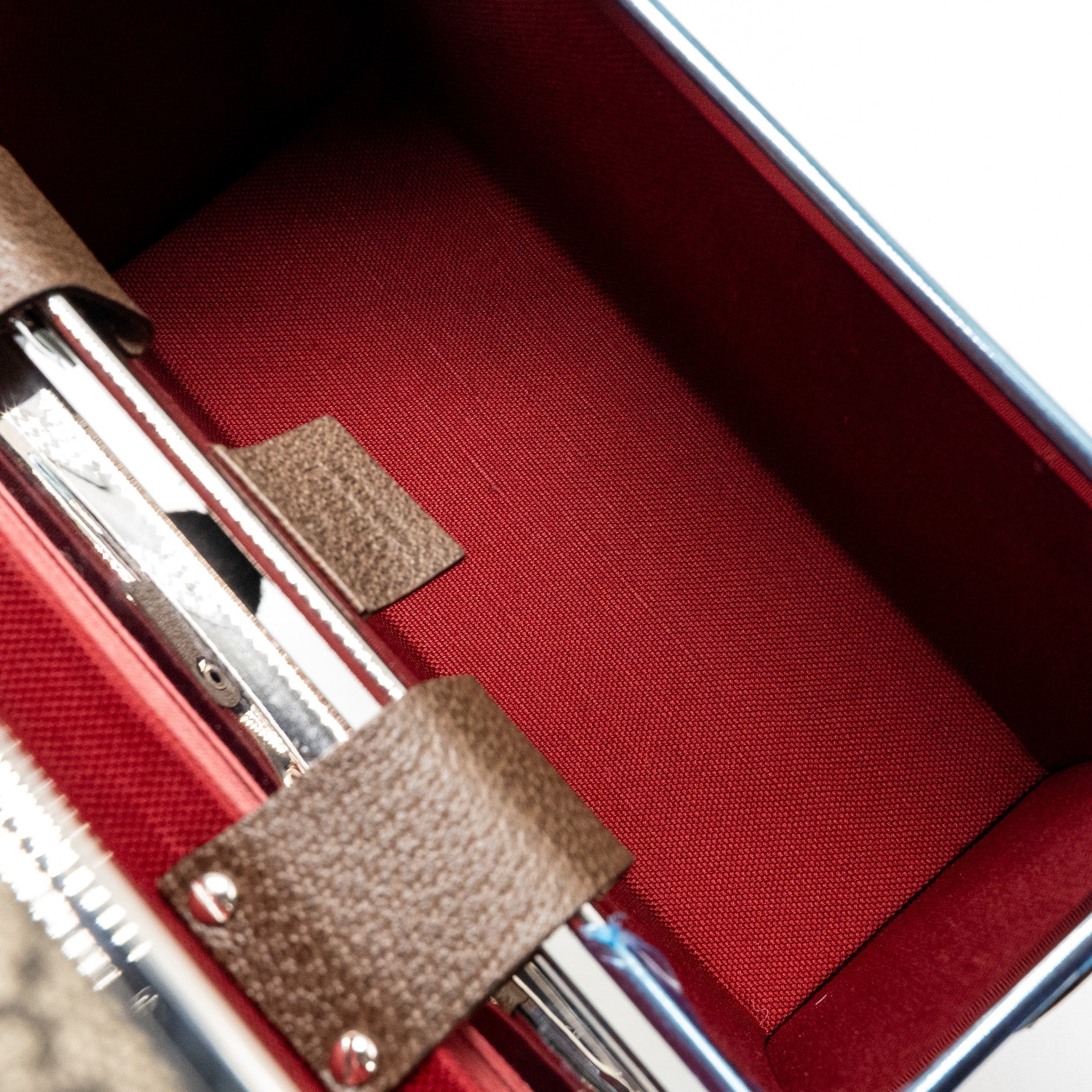 gucci-globe-trotter-gg-beauty-case-canvas-brown-shw