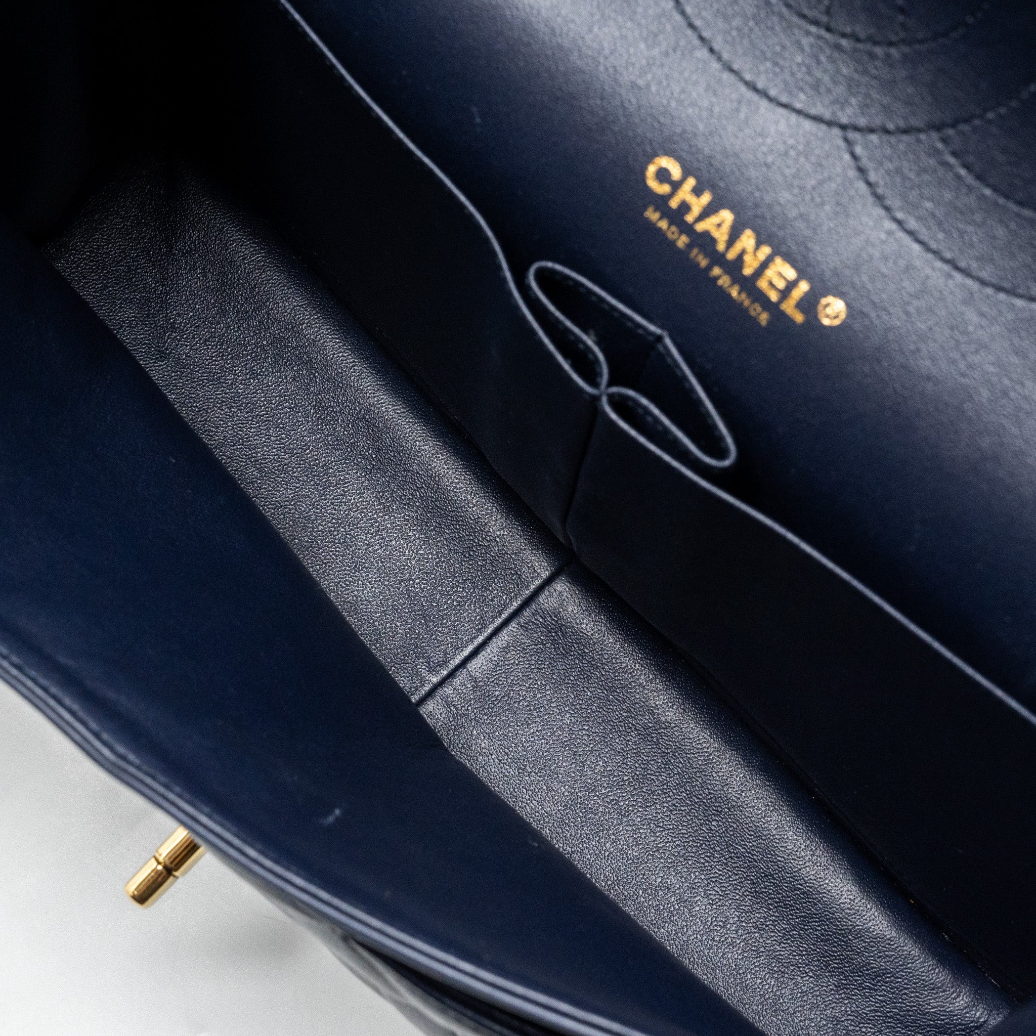 chanel-jumbo-classic-double-flap-lambskin-navy-ghw