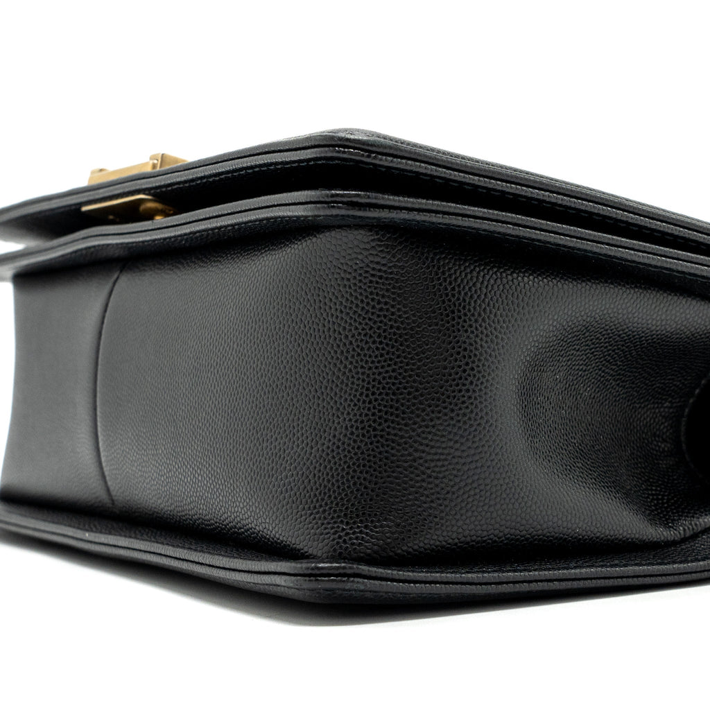 chanel-medium-boy-bag-lambskin-green-ghw