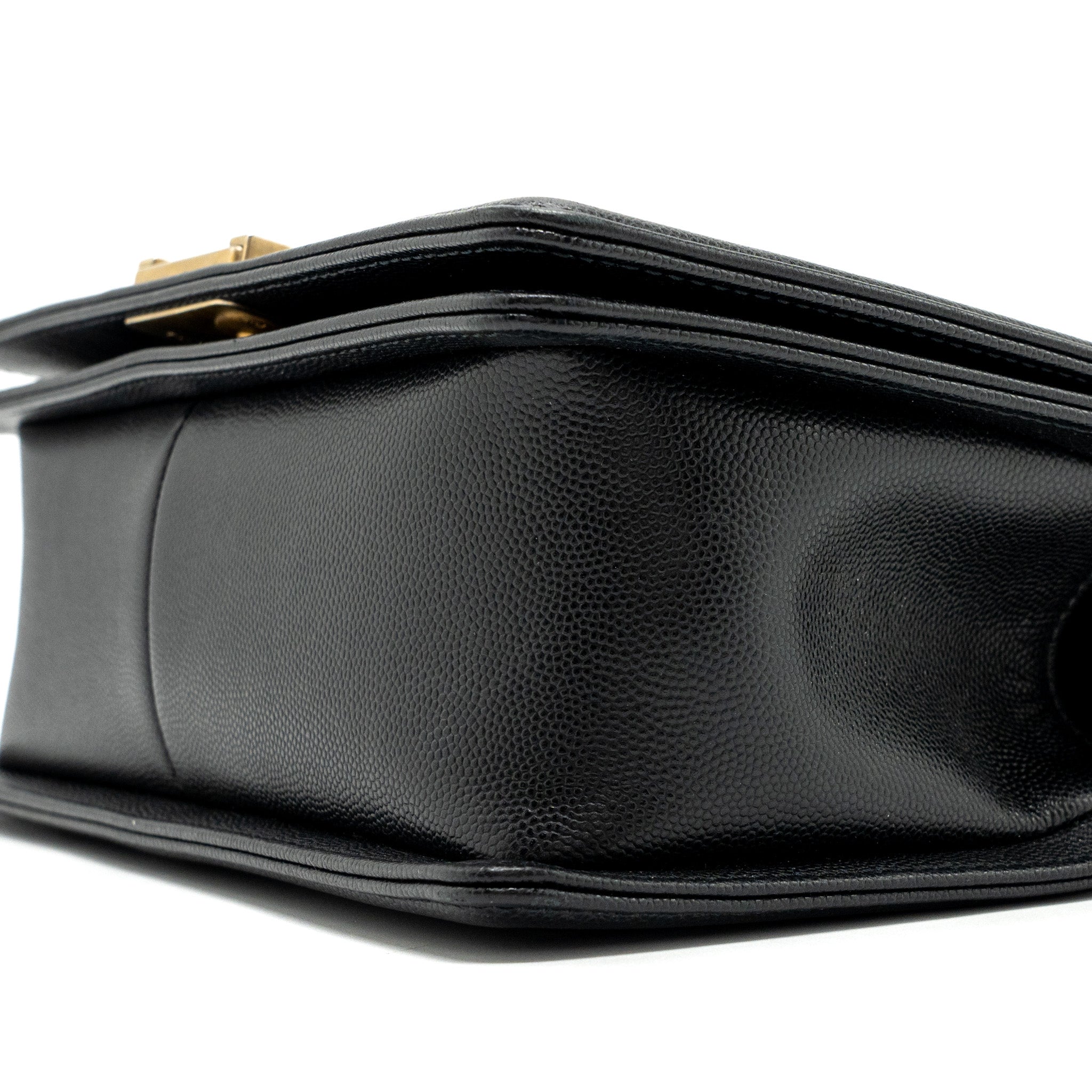 chanel-medium-boy-bag-lambskin-green-ghw