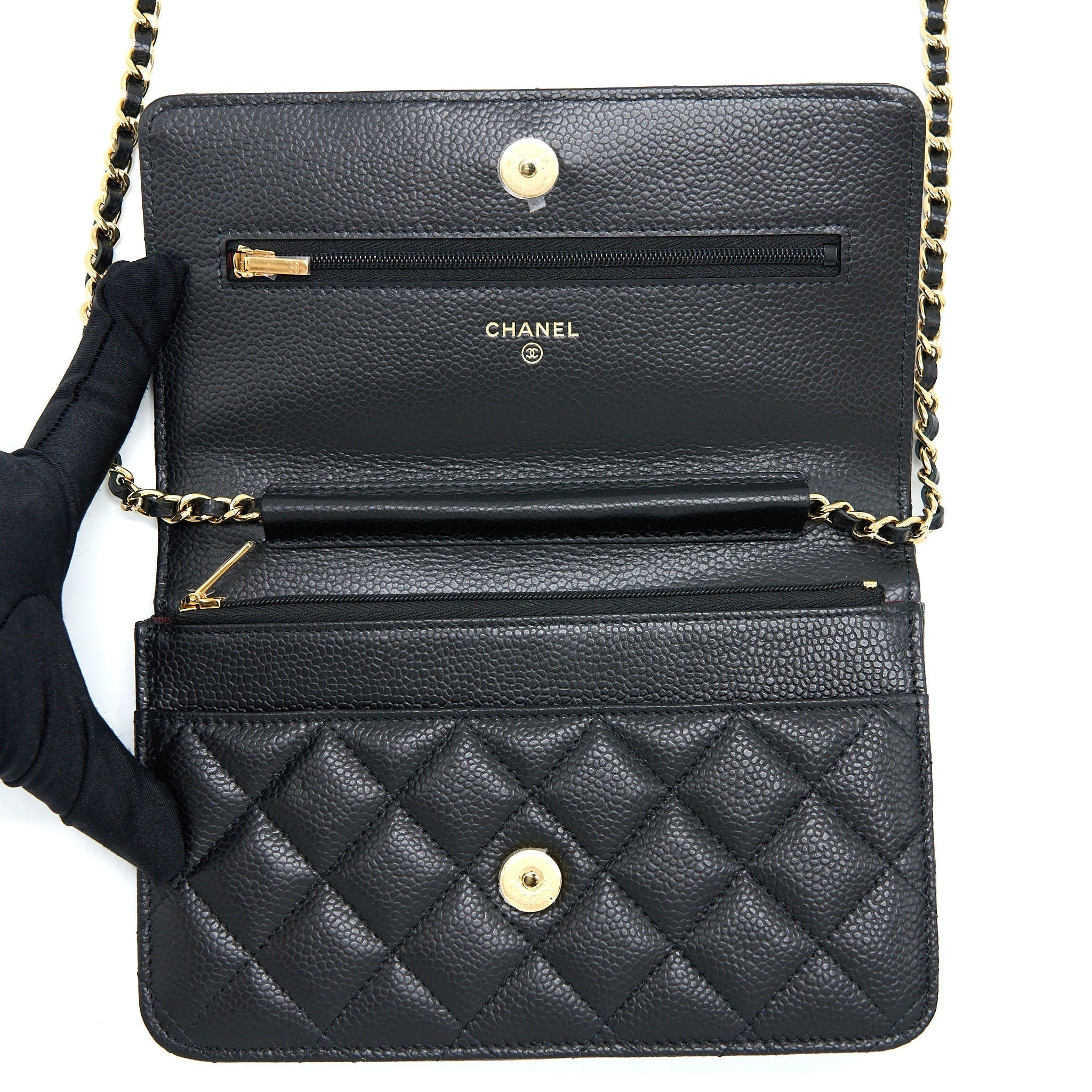 chanel-classic-wallet-on-chain-caviar-black-ghwmicrochip