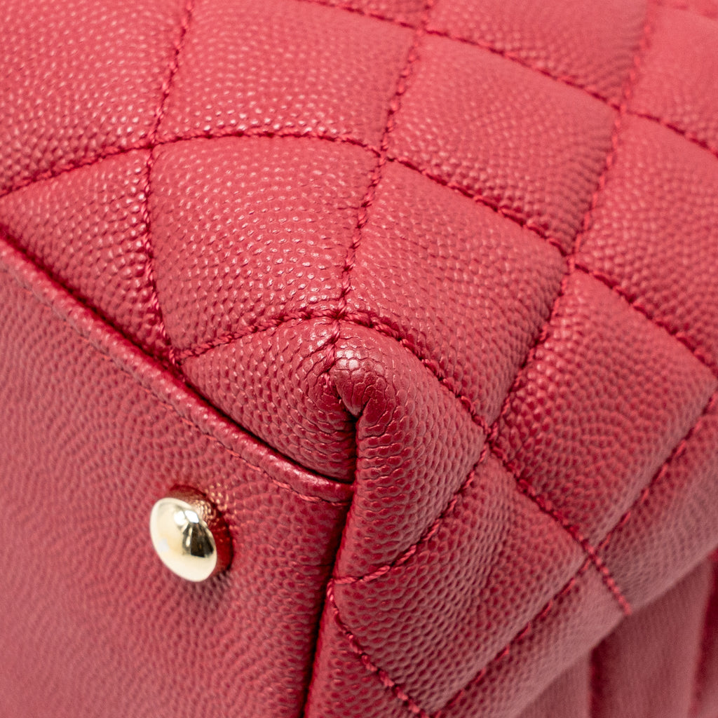 chanel-medium-coco-handle-caviar-red-ghw