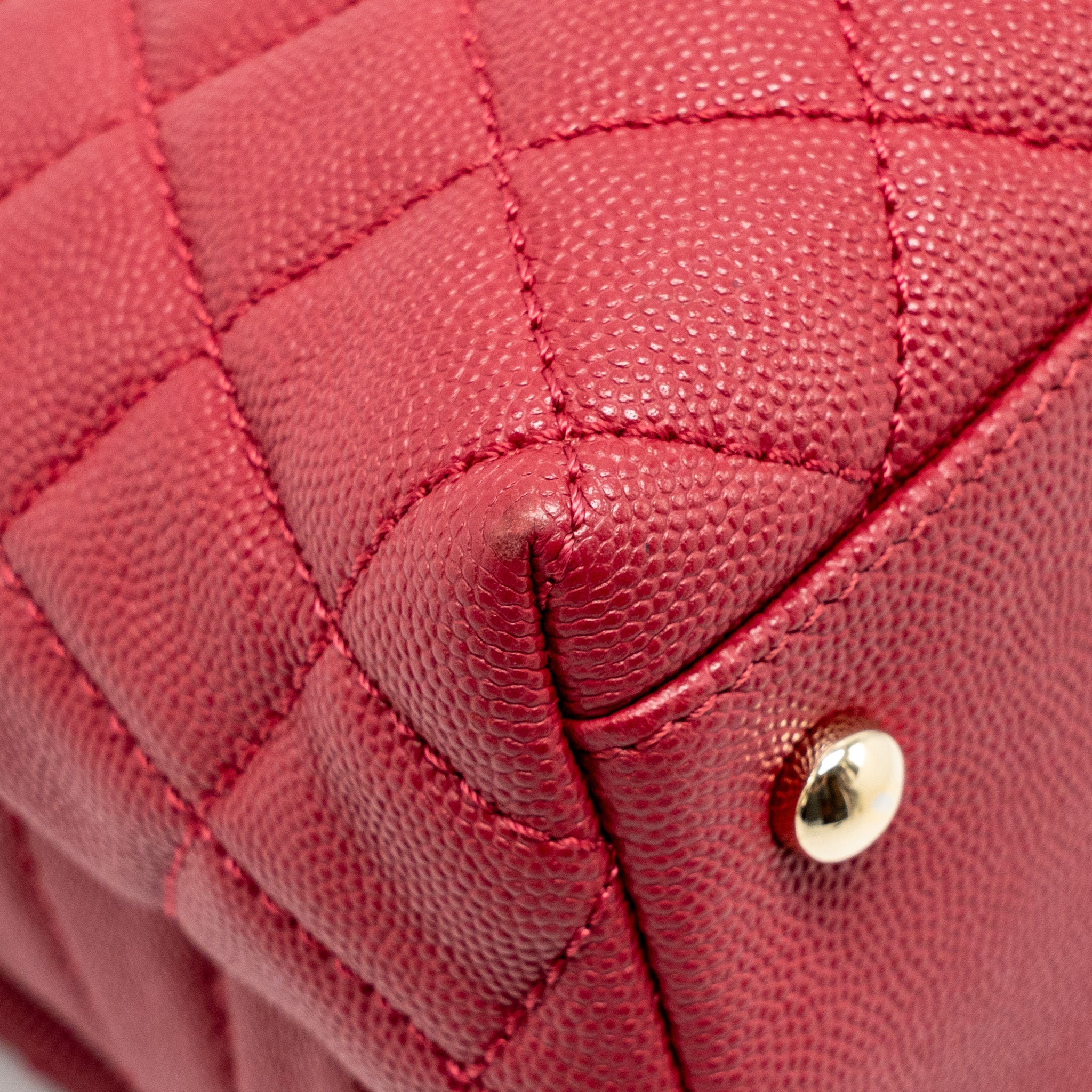 chanel-medium-coco-handle-caviar-red-ghw