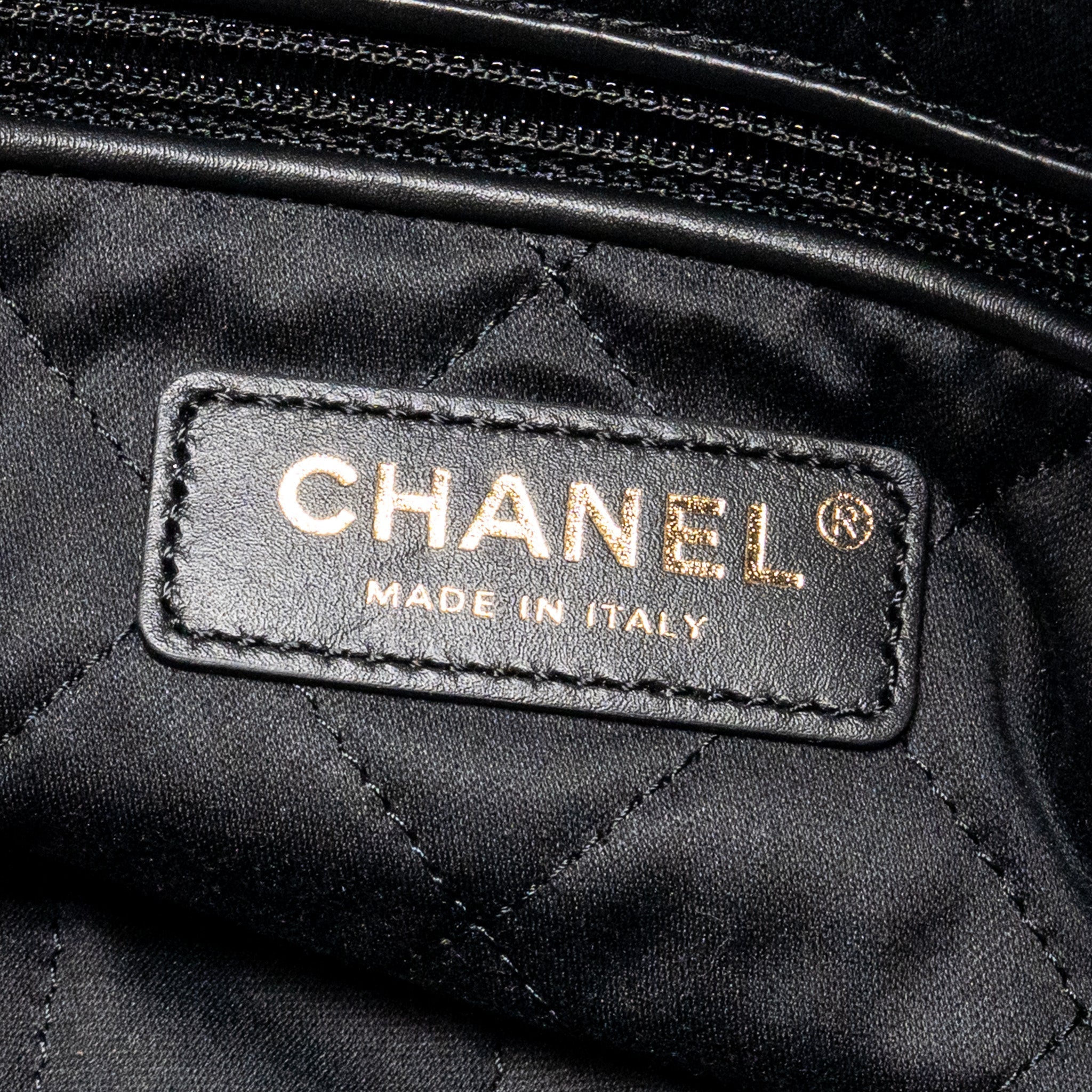 chanel-medium-22-bag-white-stitching-calfskin-black-ghw-microchip
