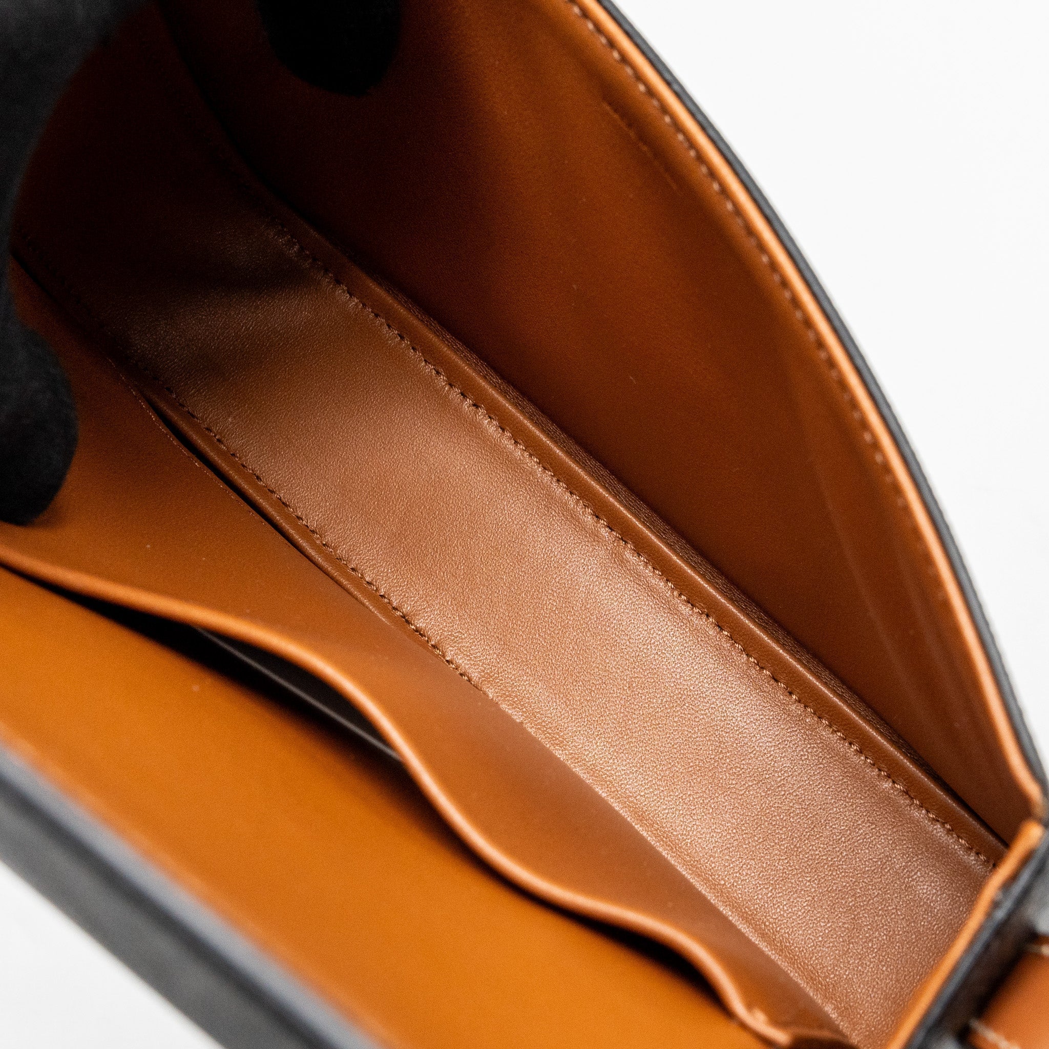 celine-triomphe-shouder-bag-triomphe-canvas-calfskin-tan-ghw