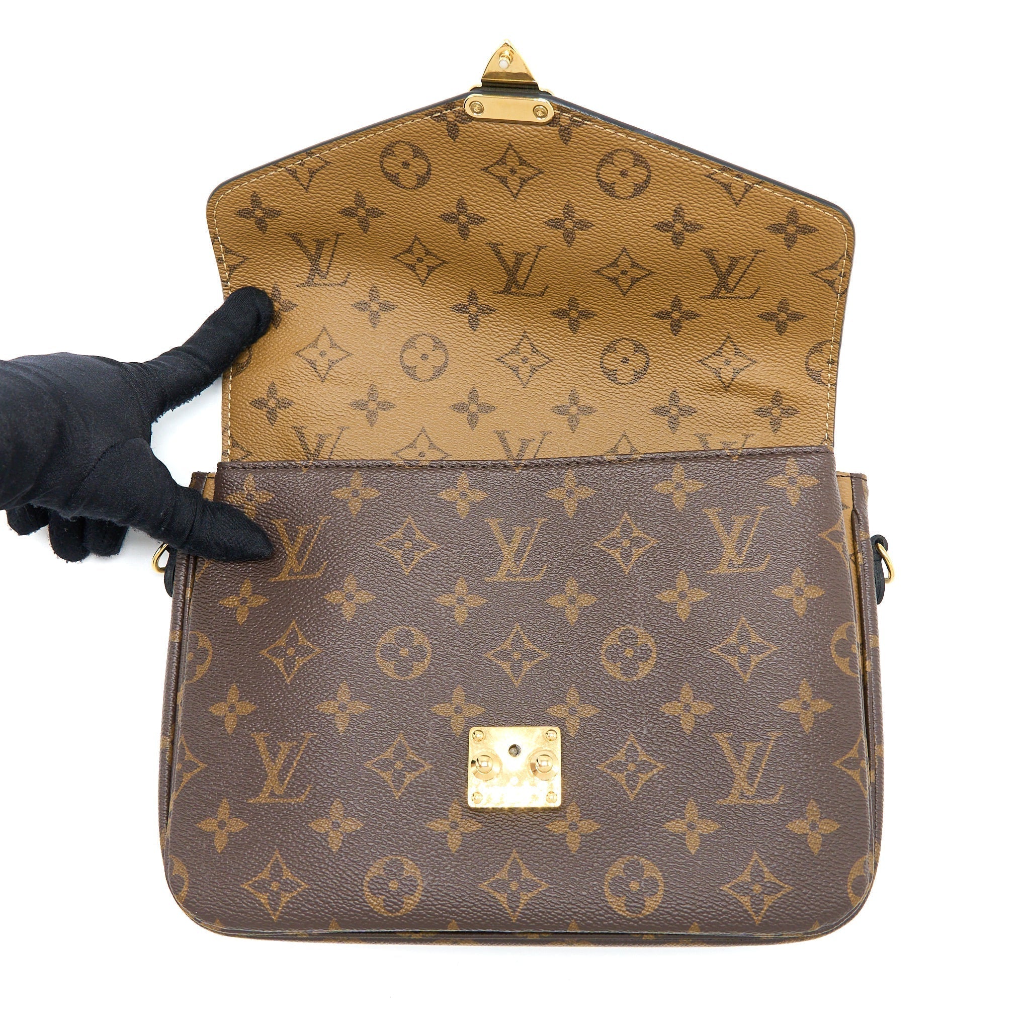 louis-vuitton-pochette-metis-monogram-reverse-canvas-ghw-4