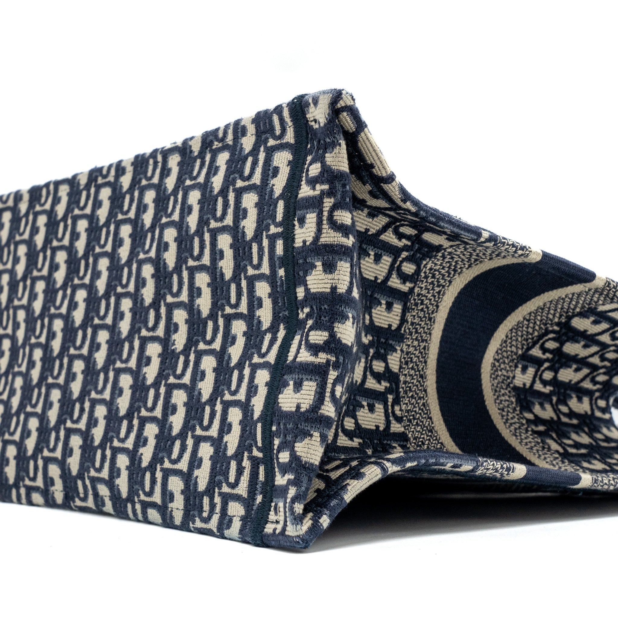 dior-medium-book-tote-blue-dior-oblique-embroidery-2