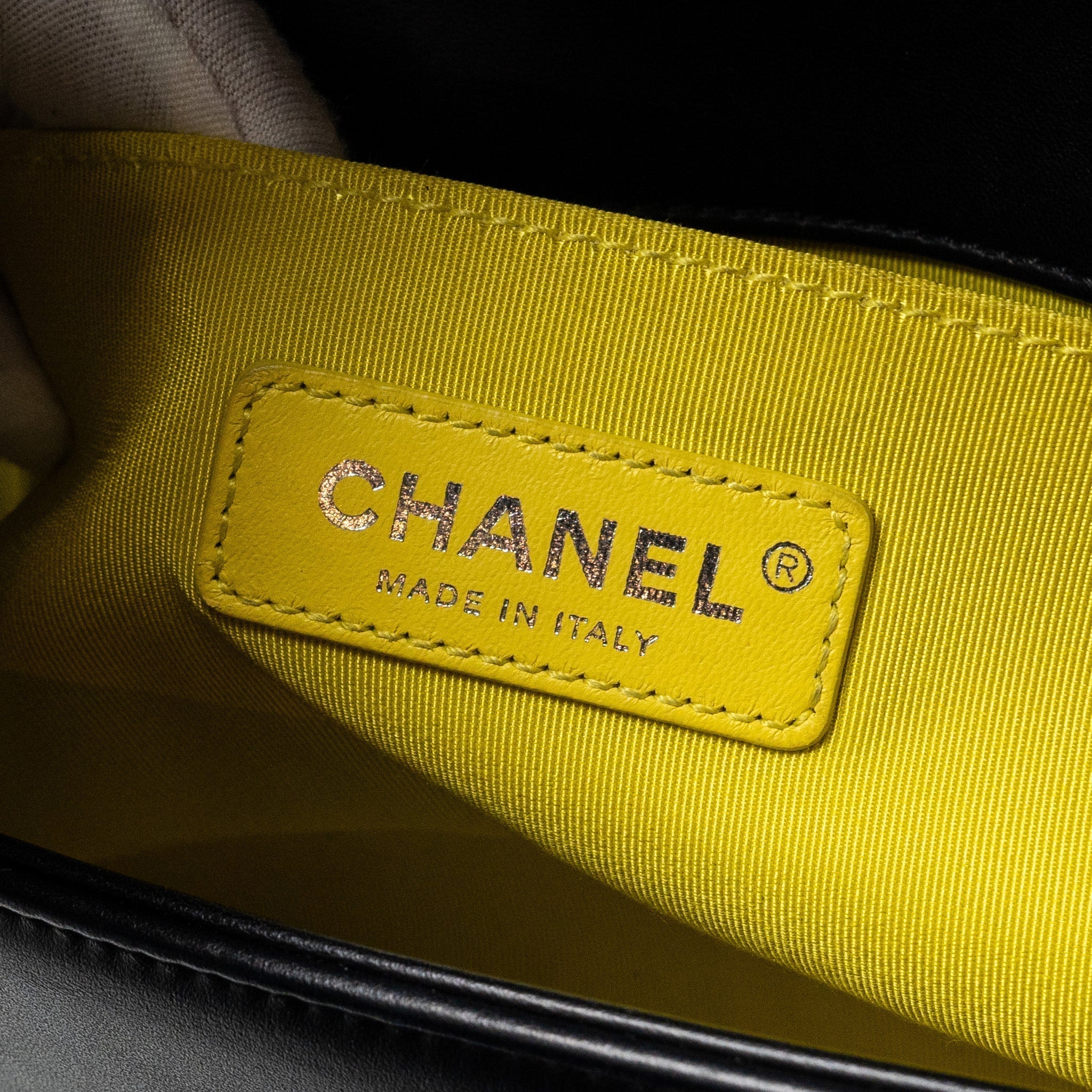chanel-medium-boy-bag-tweed-calfskin-multicolour-shw