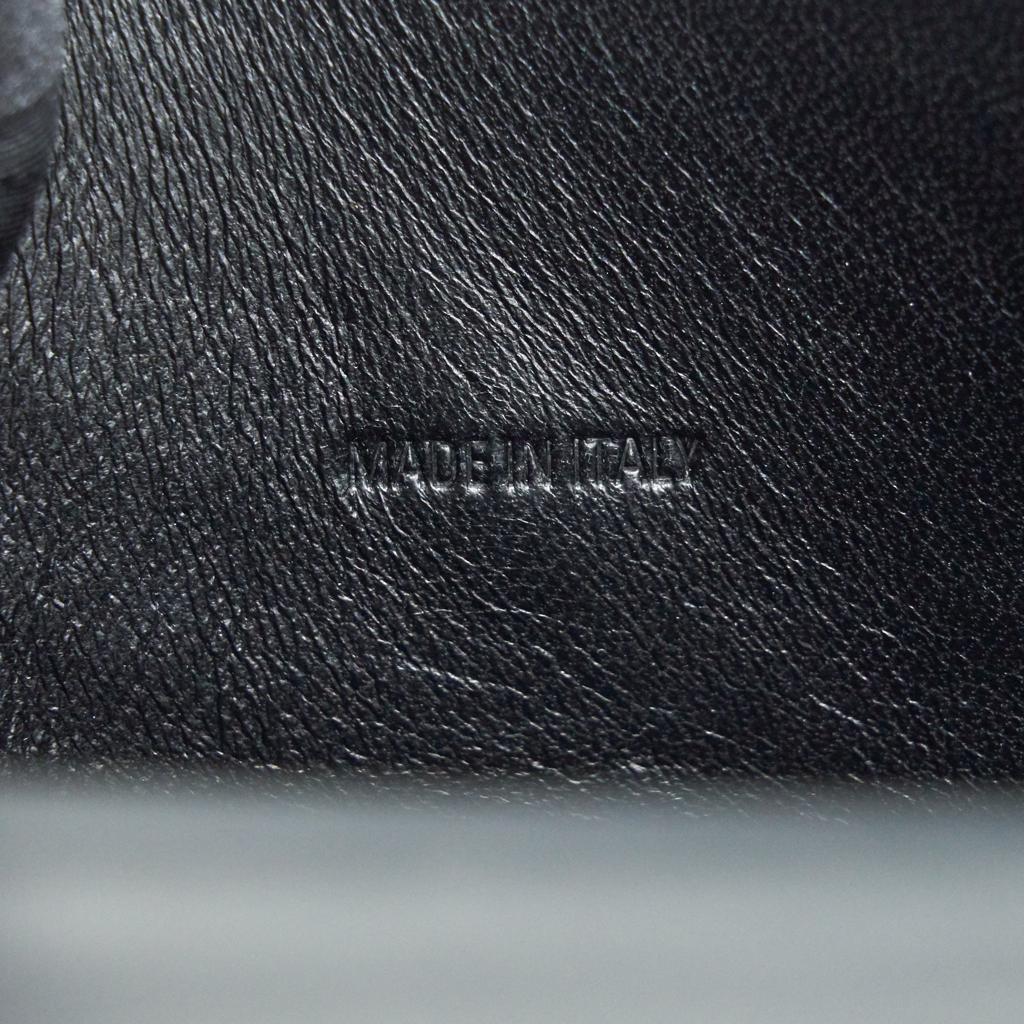 balenciaga-hourglass-as-grained-calfskin-black-shw-1