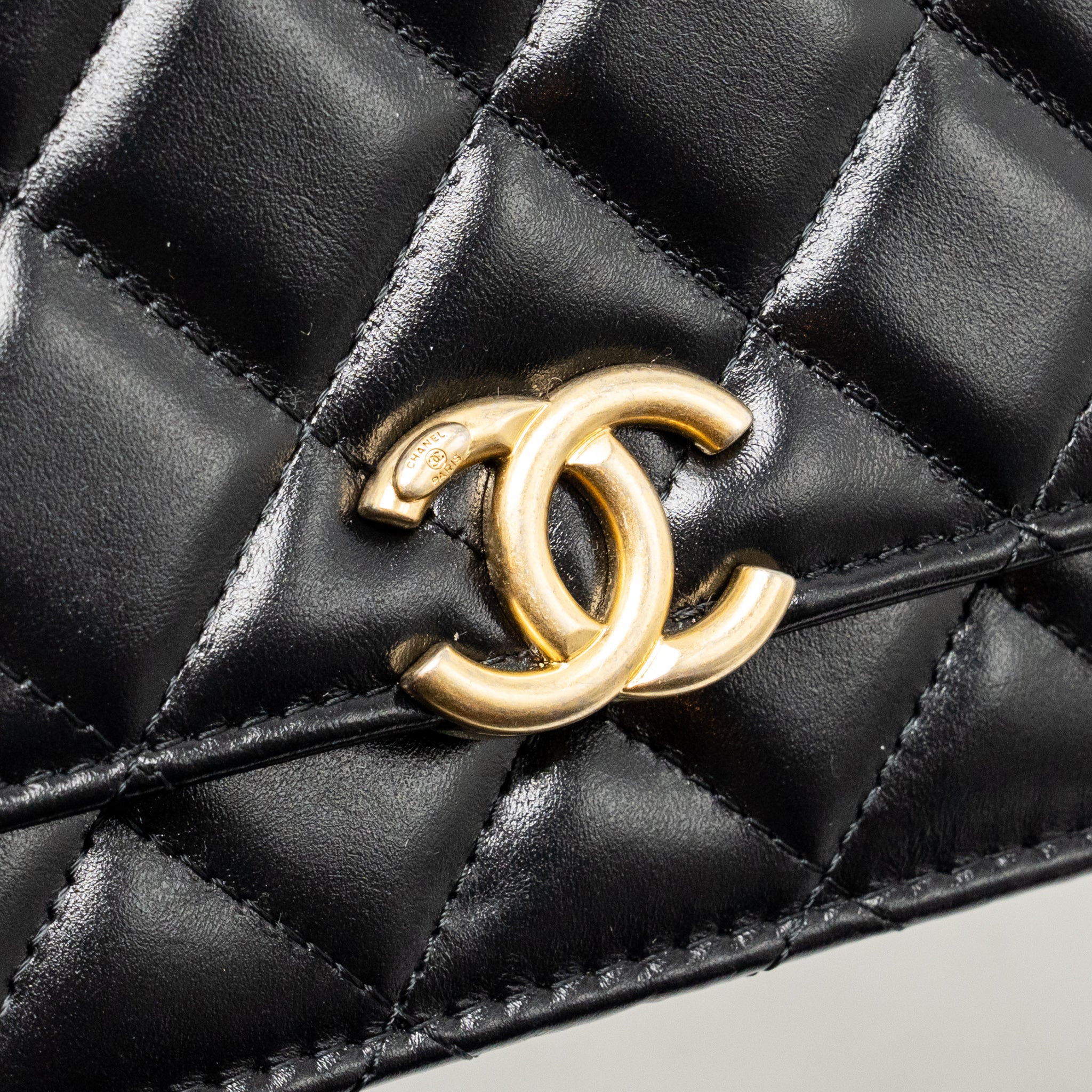chanel-gold-crush-wallet-on-chain-calfskin-black-ghw-microchip