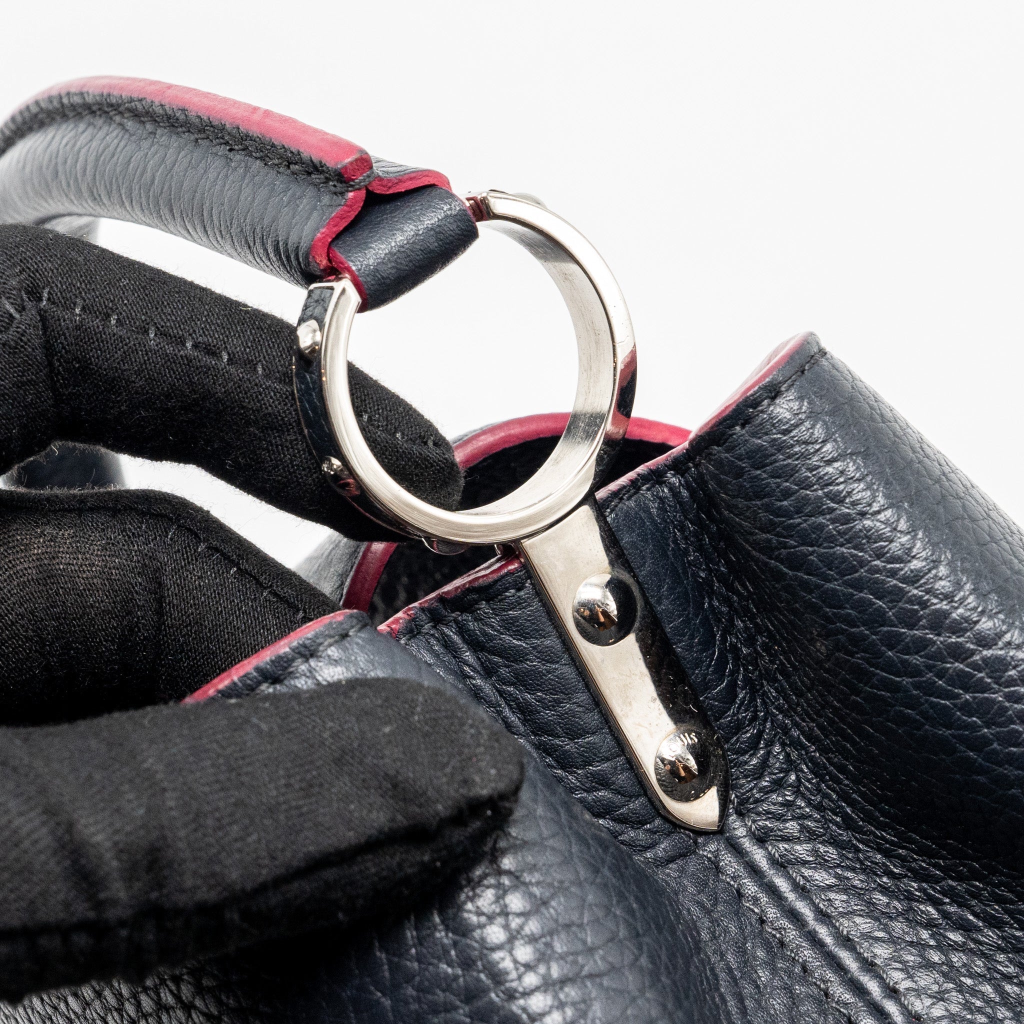 louis-vuitton-capucines-bb-taurillon-navy-shw