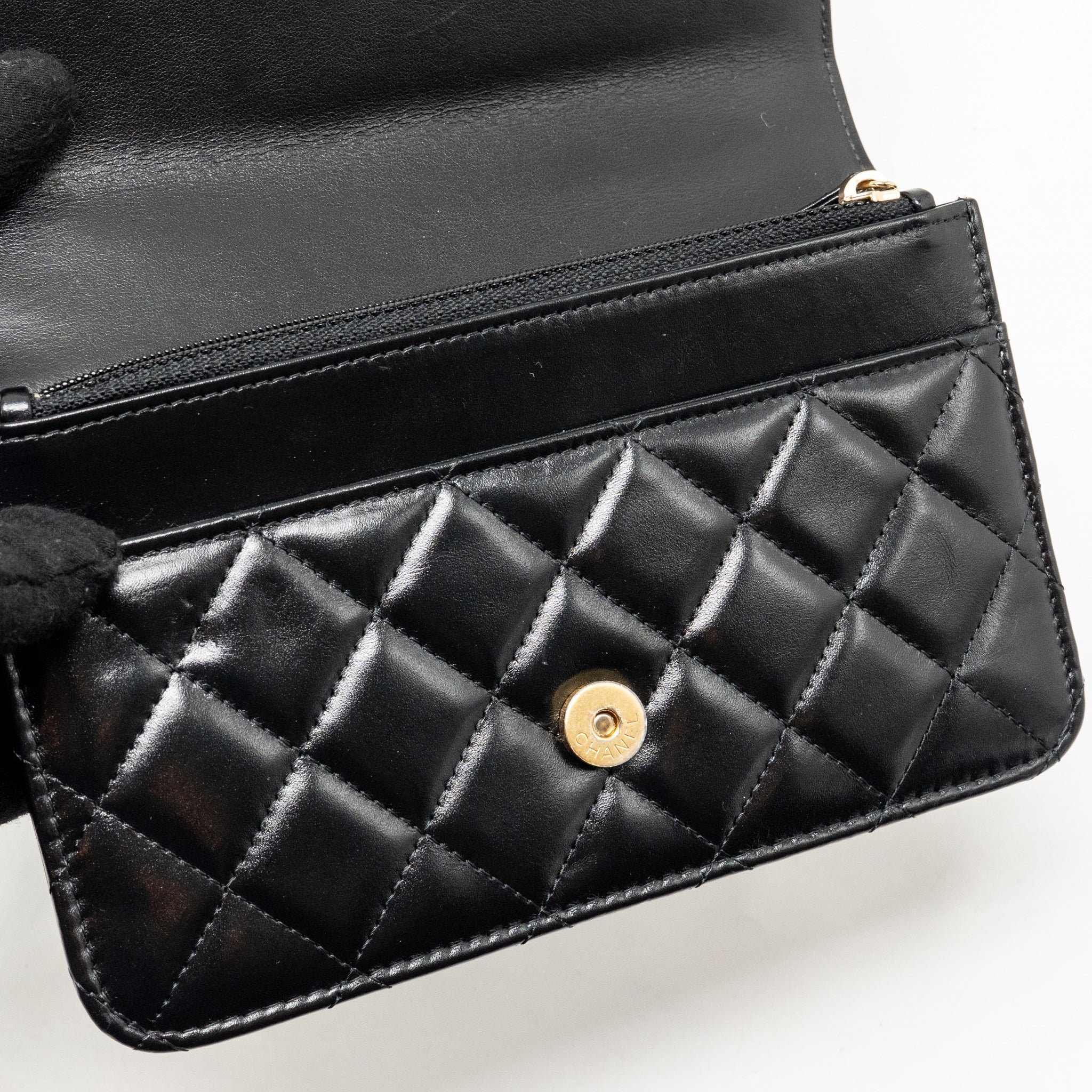 chanel-gold-crush-wallet-on-chain-calfskin-black-ghw-microchip