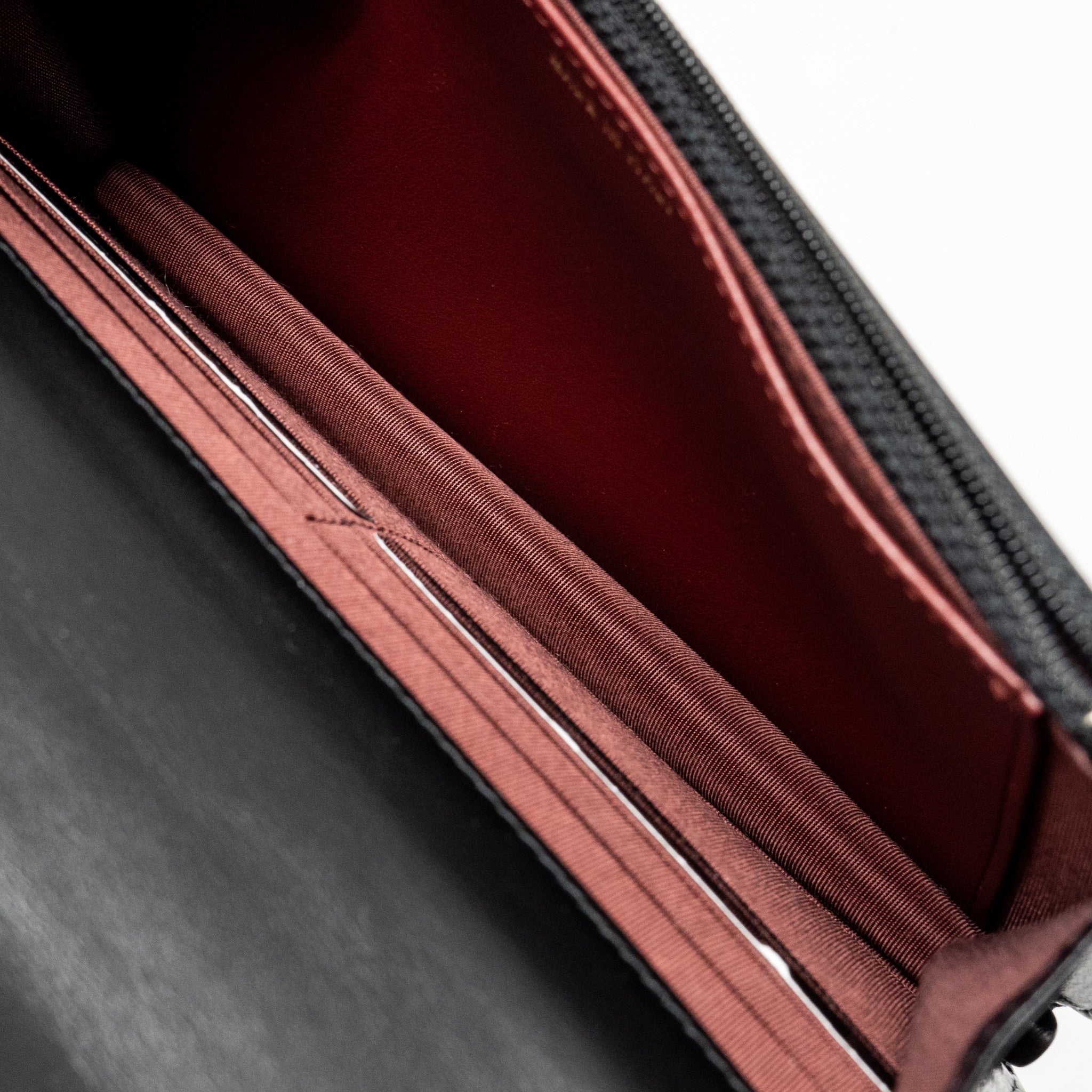 chanel-gold-crush-wallet-on-chain-calfskin-black-ghw-microchip