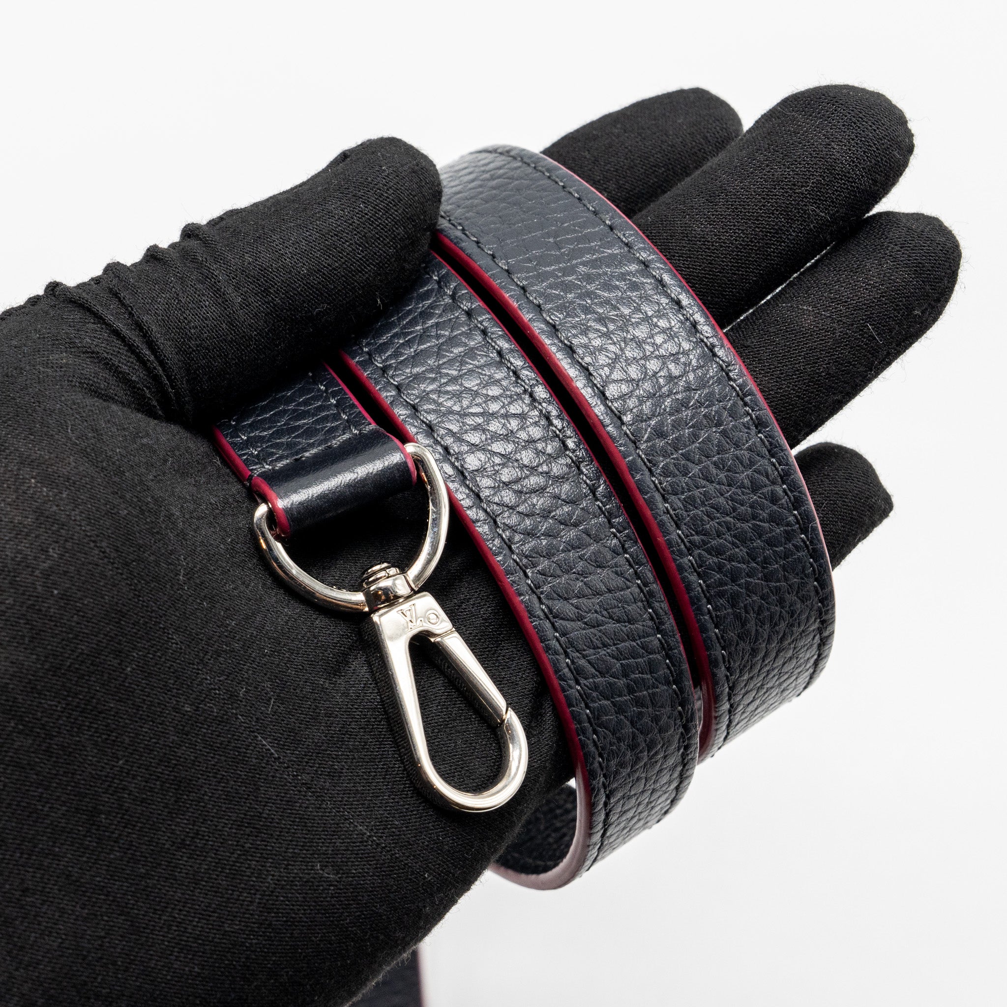 louis-vuitton-capucines-bb-taurillon-navy-shw