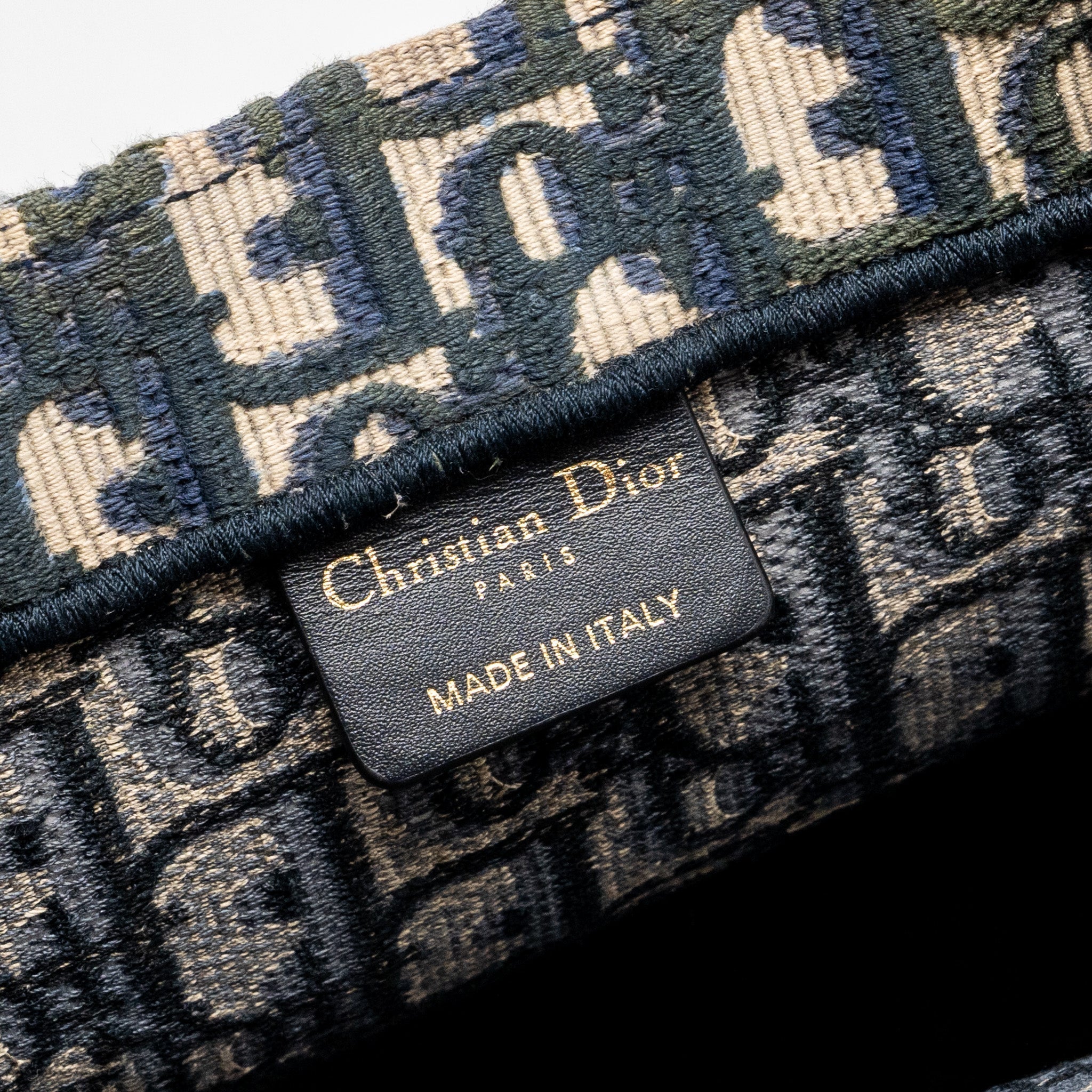 dior-medium-book-tote-dior-oblique-embroidery-blue-1