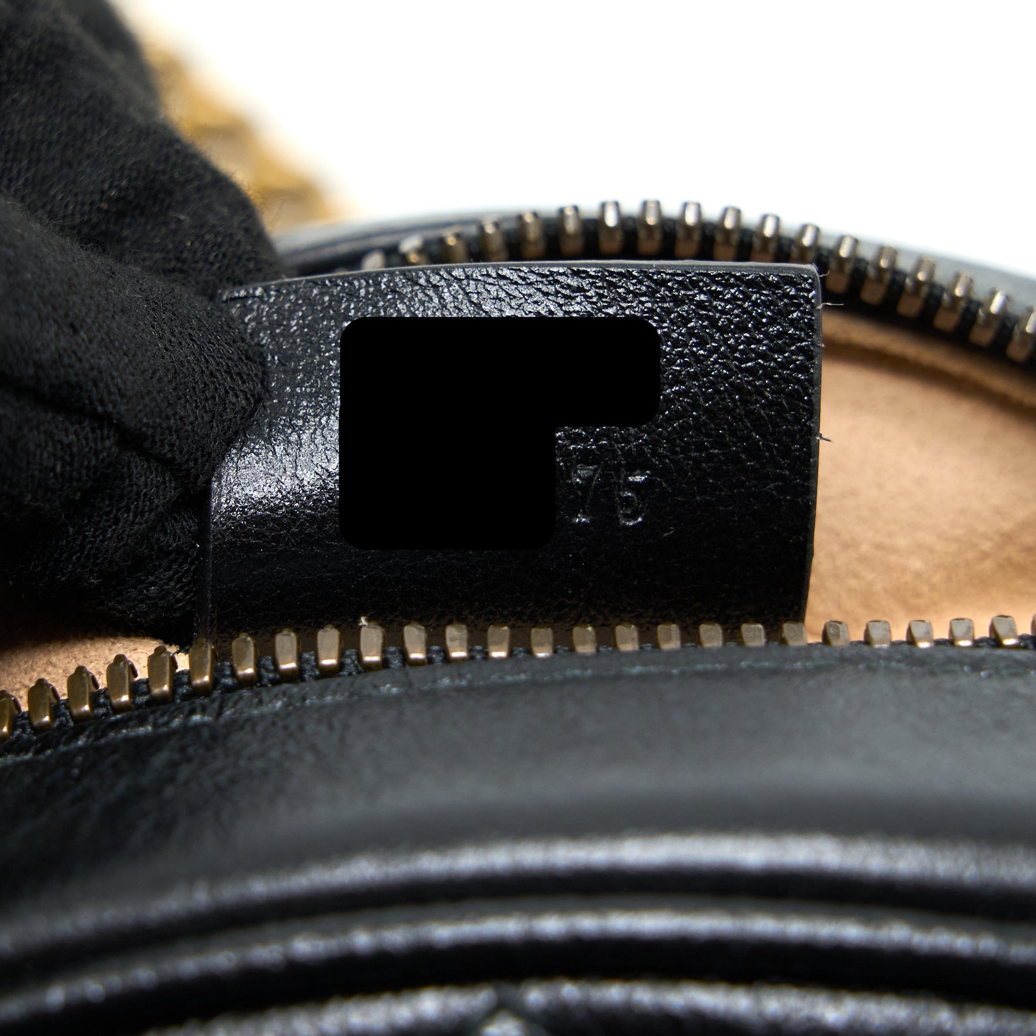 gucci-gg-mormont-round-shoulder-bag-calfskin-black-ghw