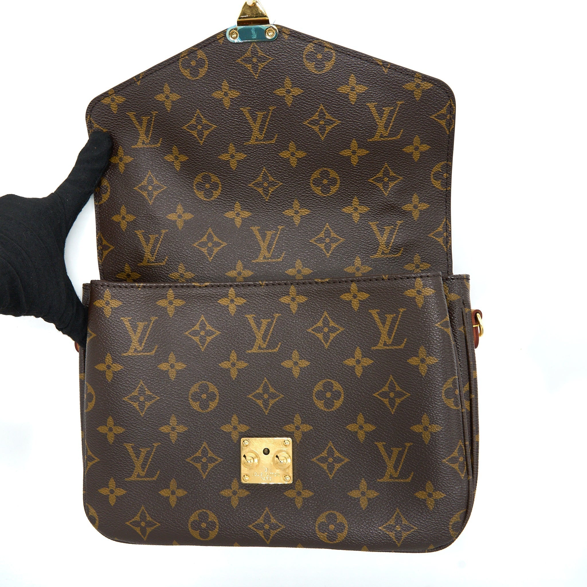 louis-vuitton-pochette-metis-monogram-canvas-ghw-7