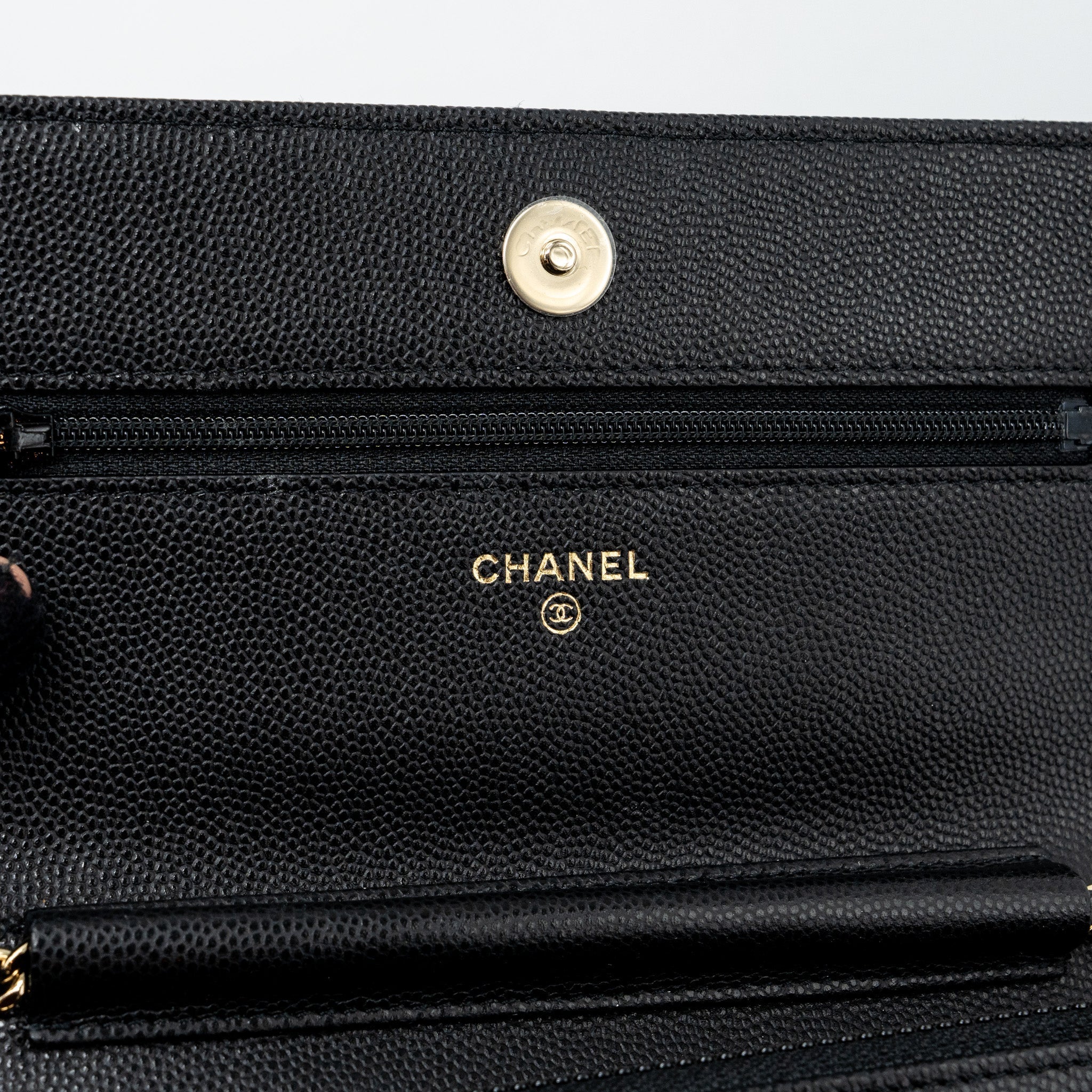 chanel-detailed-logo-wallet-on-chain-black-caviar-lghw-microchip