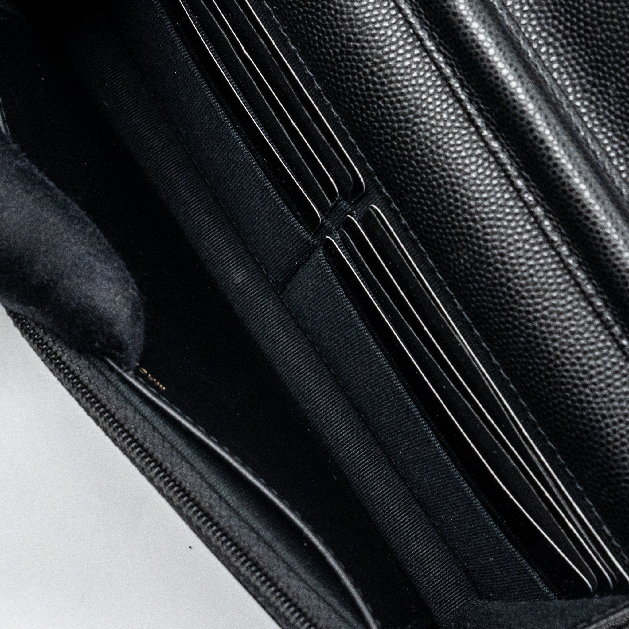 chanel-detailed-logo-wallet-on-chain-black-caviar-lghw-microchip