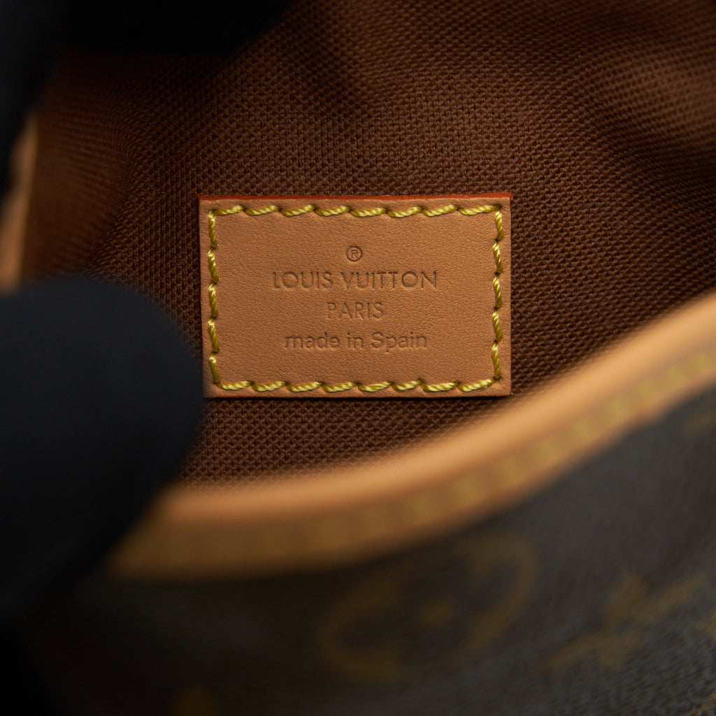 louis-vuitton-fold-me-pouch-monogram-canvas