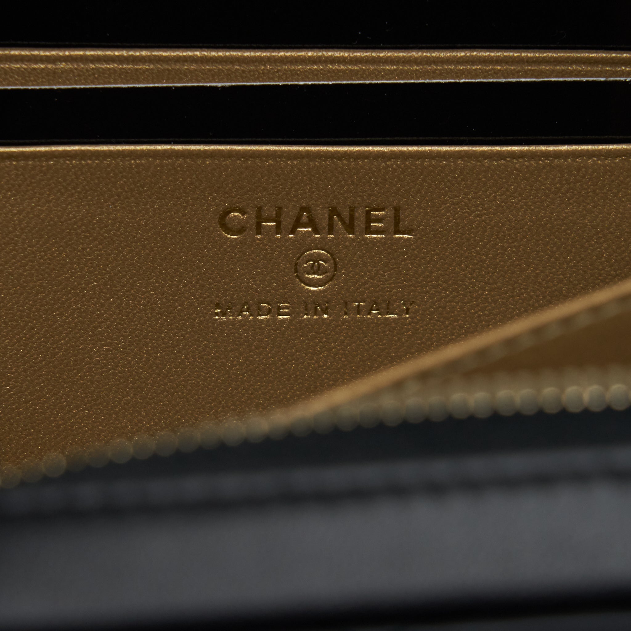 chanel-pearl-crush-camera-bag-lambskin-black-ghw