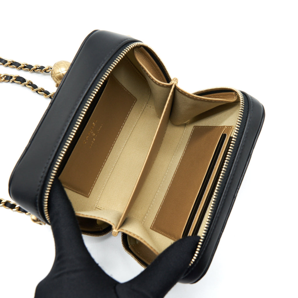chanel-pearl-crush-camera-bag-lambskin-black-ghw