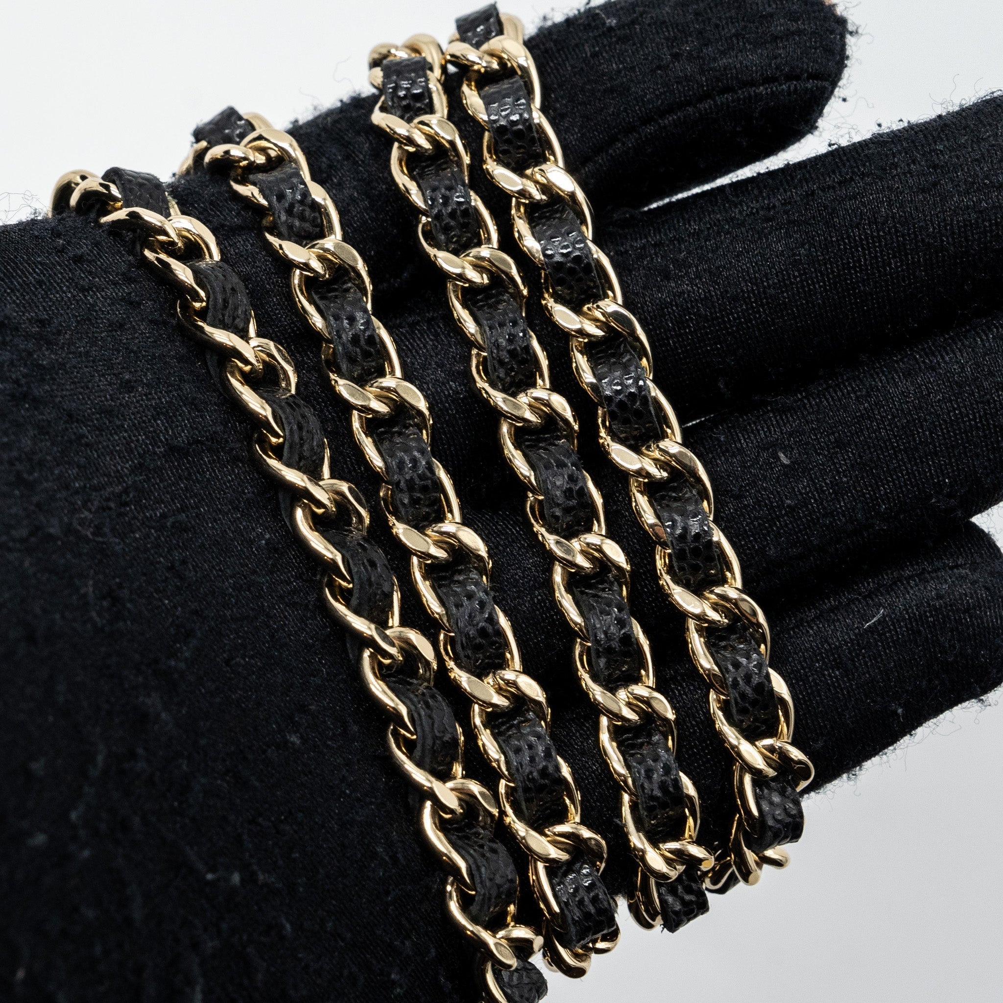 chanel-detailed-logo-wallet-on-chain-black-caviar-lghw-microchip