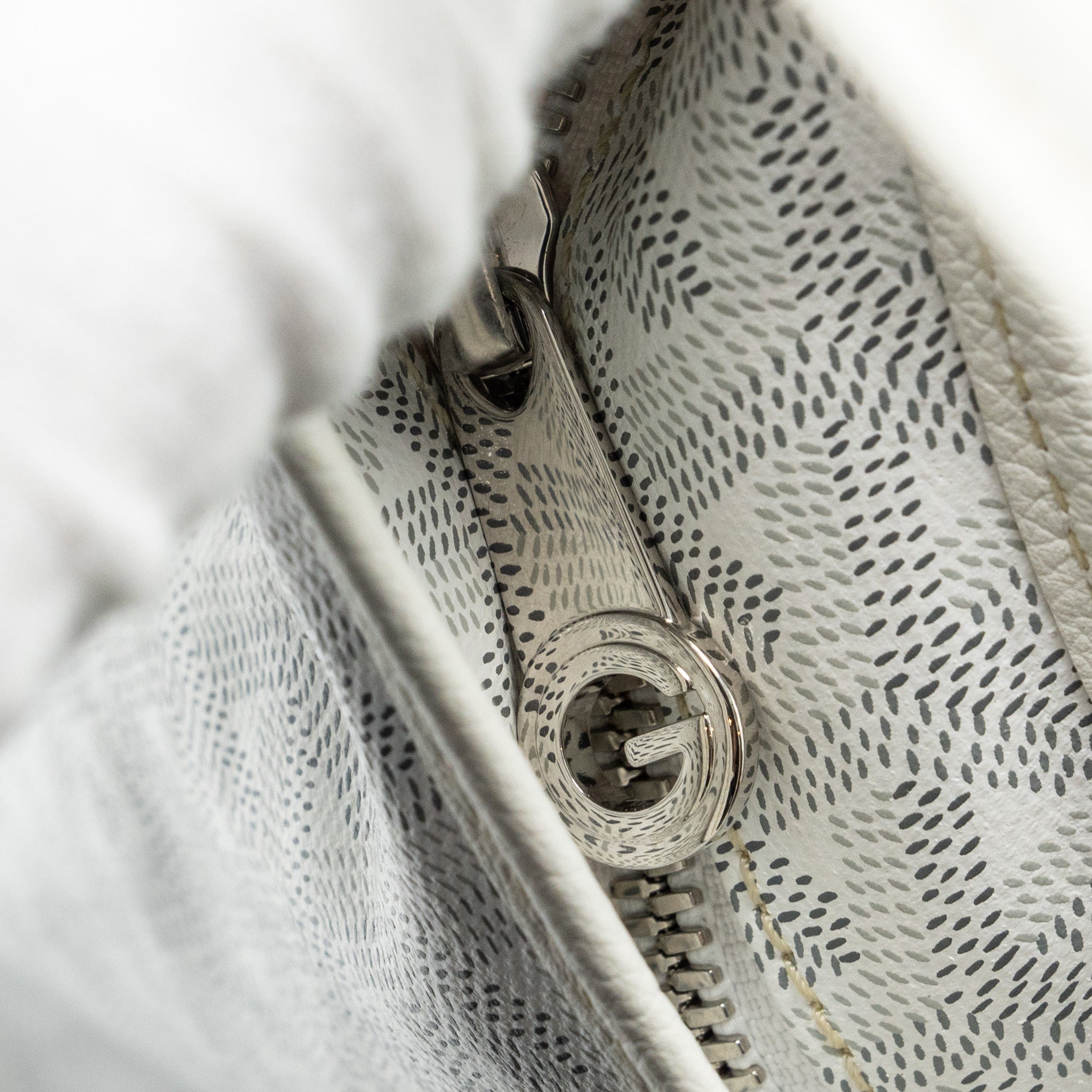 goyard-boheme-hobo-bag-goyardline-canvas-calfskin-white-shw