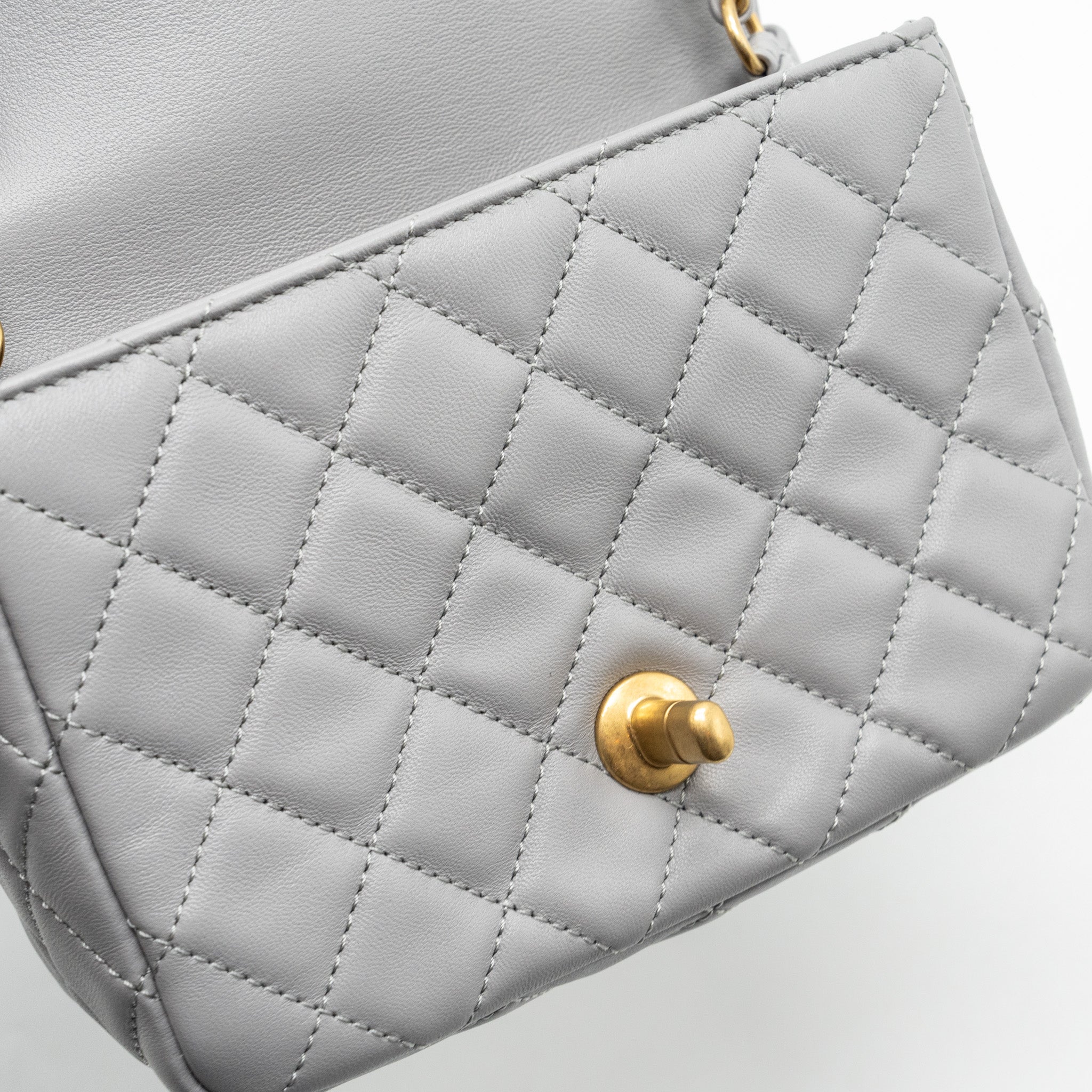 chanel-pearl-crush-mini-square-flap-bag-lambskin-light-grey-ghwmicrochip